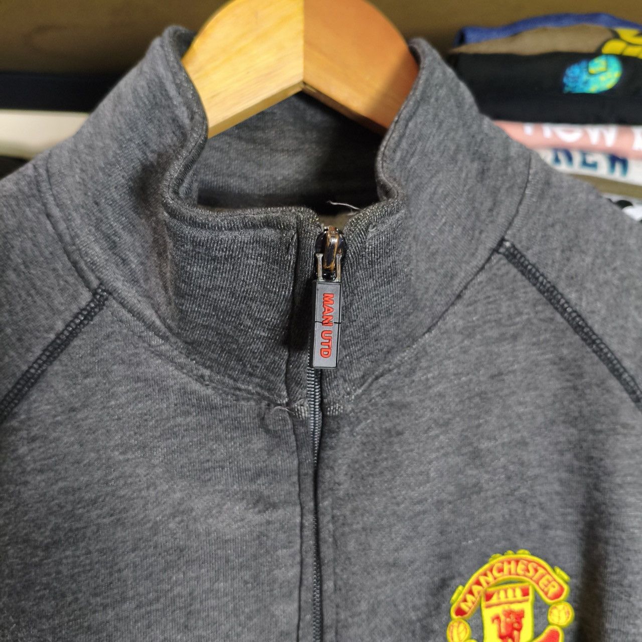 Vintage Vtg Manchester United track jacket embroidered club crest Size US M / EU 48-50 / 2 - 4 Thumbnail