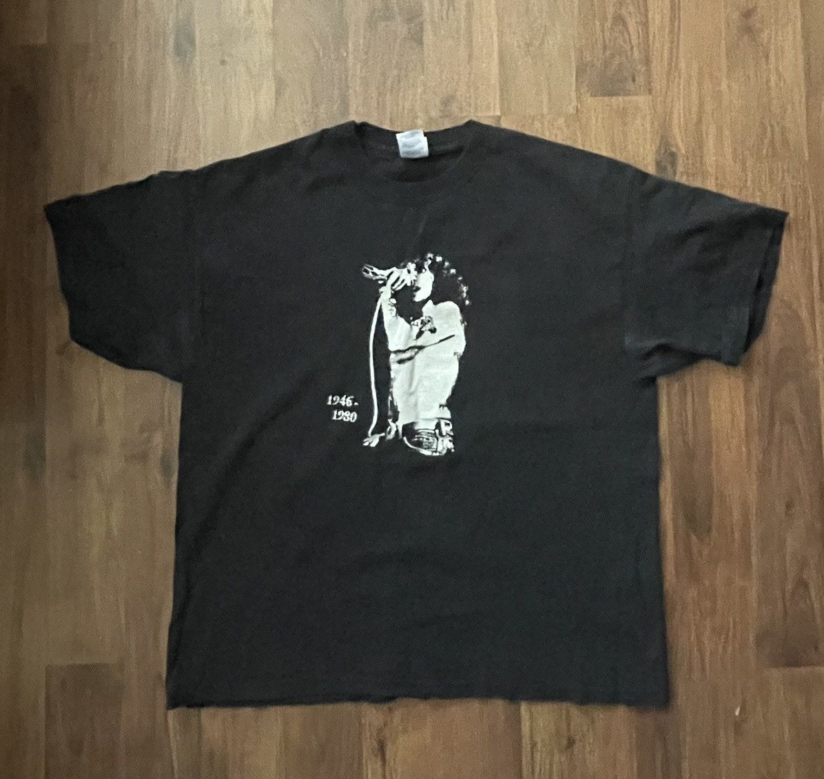 AC/DC × Vintage 90s Bon Scott of AC/DC Remembrance Tee Size US XL / EU 56 / 4 - 1 Thumbnail