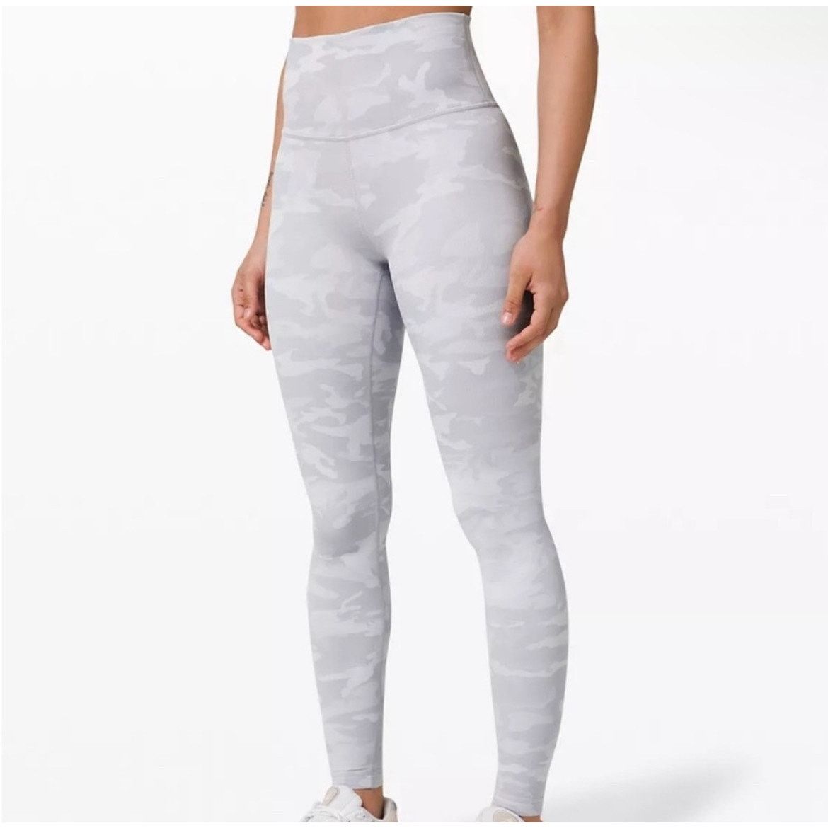 Lululemon Lululemon White Camo Wunder Under Leggings Size 4 Size 27" / US 4 / IT 40 - 1 Thumbnail
