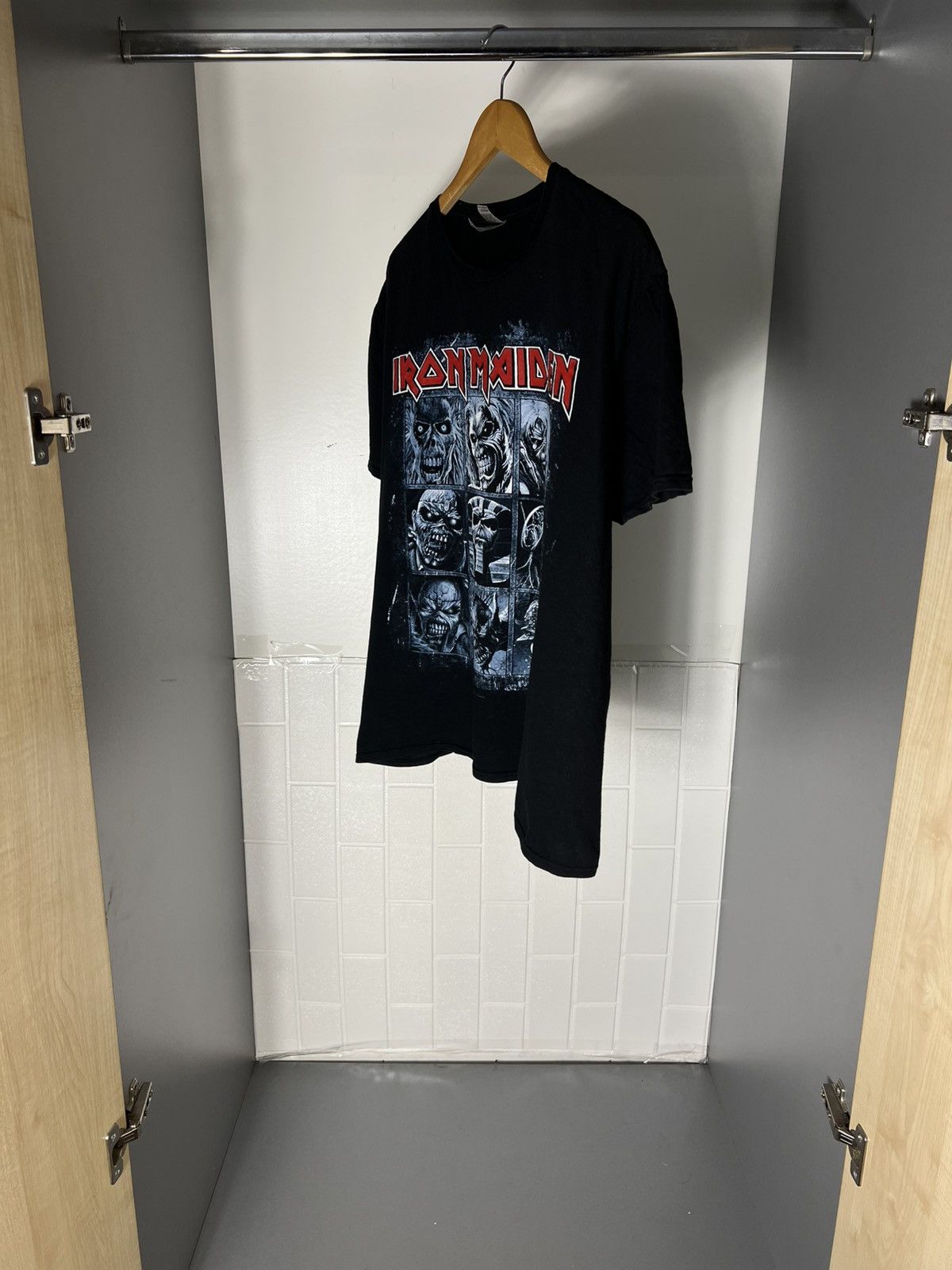 Band Tees VINTAGE IRON MAIDEN MONSTER WORLD TOUR ROCK T-SHIRT Y2K 90s Size US L / EU 52-54 / 3 - 4 Thumbnail