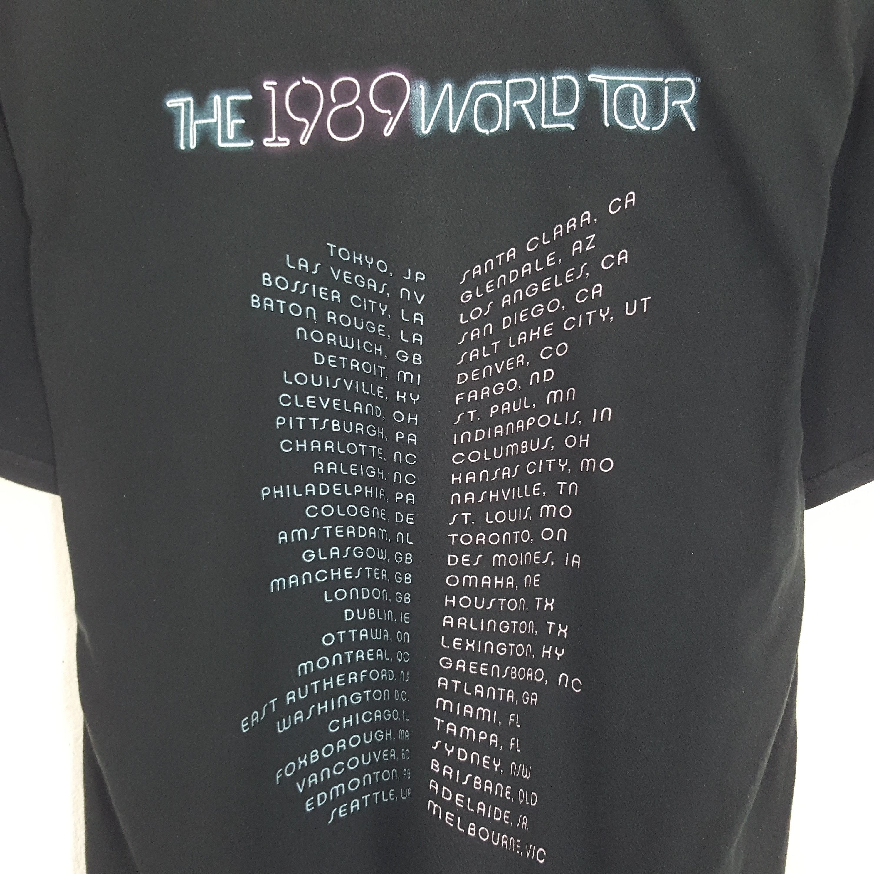 Band Tees × Vintage Vintage Taylor Swift 1989 World Tour Tshirt Size US S / EU 44-46 / 1 - 4 Thumbnail