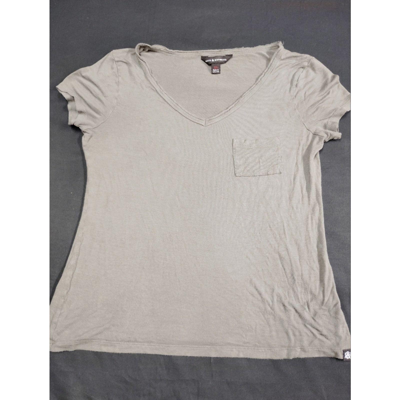 Rock & Republic Rock & Republic Glittery Olive Green Grey VNeck Short Sleeve Size XS / US 0-2 / IT 36-38 - 1 Thumbnail