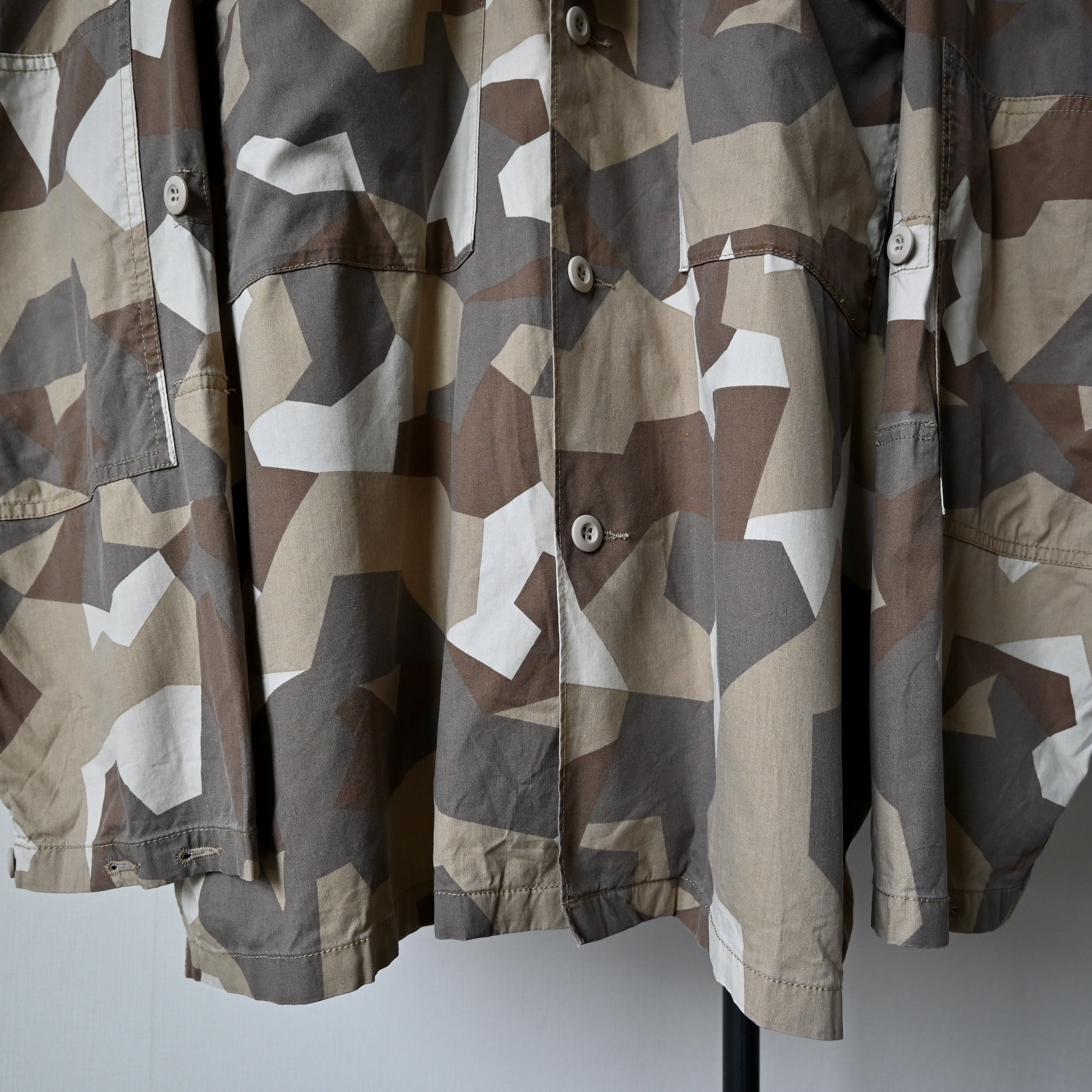Beams Japan UNUSED, BEAMS 55/45 cotton rayon M90 camo oversized shirt Size US XL / EU 56 / 4 - 7 Thumbnail