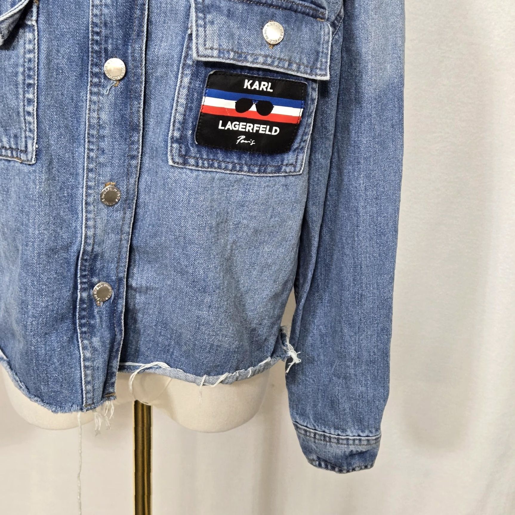 Karl Lagerfeld Karl Lagerfeld Jacket Womens Medium Blue Denim Raw Hem Logo Patch Paris Trucker Size M / US 6-8 / IT 42-44 - 5 Thumbnail