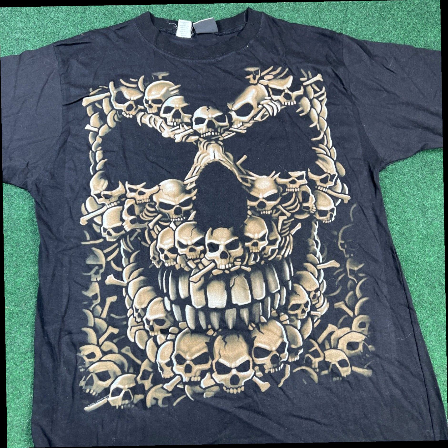 Liquid Blue Vintage 2006 Liquid Blue Skull Face Shirt Size Large Tall Very Rare Print Size US L / EU 52-54 / 3 - 2 Thumbnail