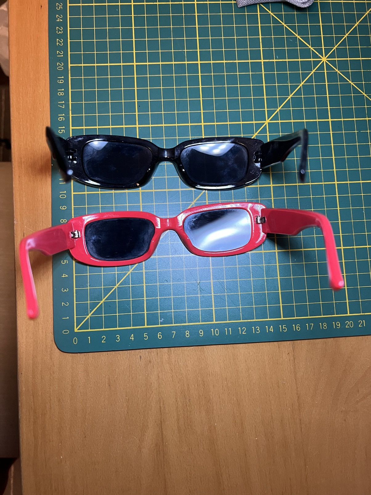 Other Pair of red and black rectangle sunglasses Size ONE SIZE - 5 Thumbnail