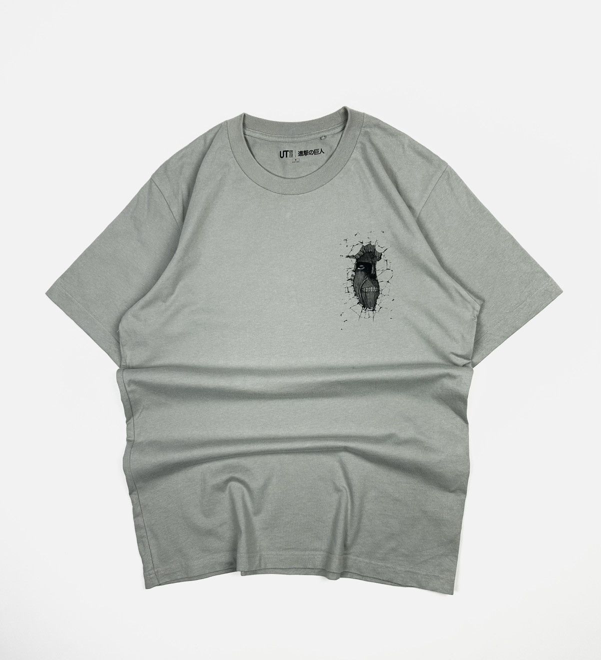 Anime × Japanese Brand × Uniqlo Rare collaboration UNIQLO X ATTACK ON TITAN T shirt Size US M / EU 48-50 / 2 - 1 Thumbnail