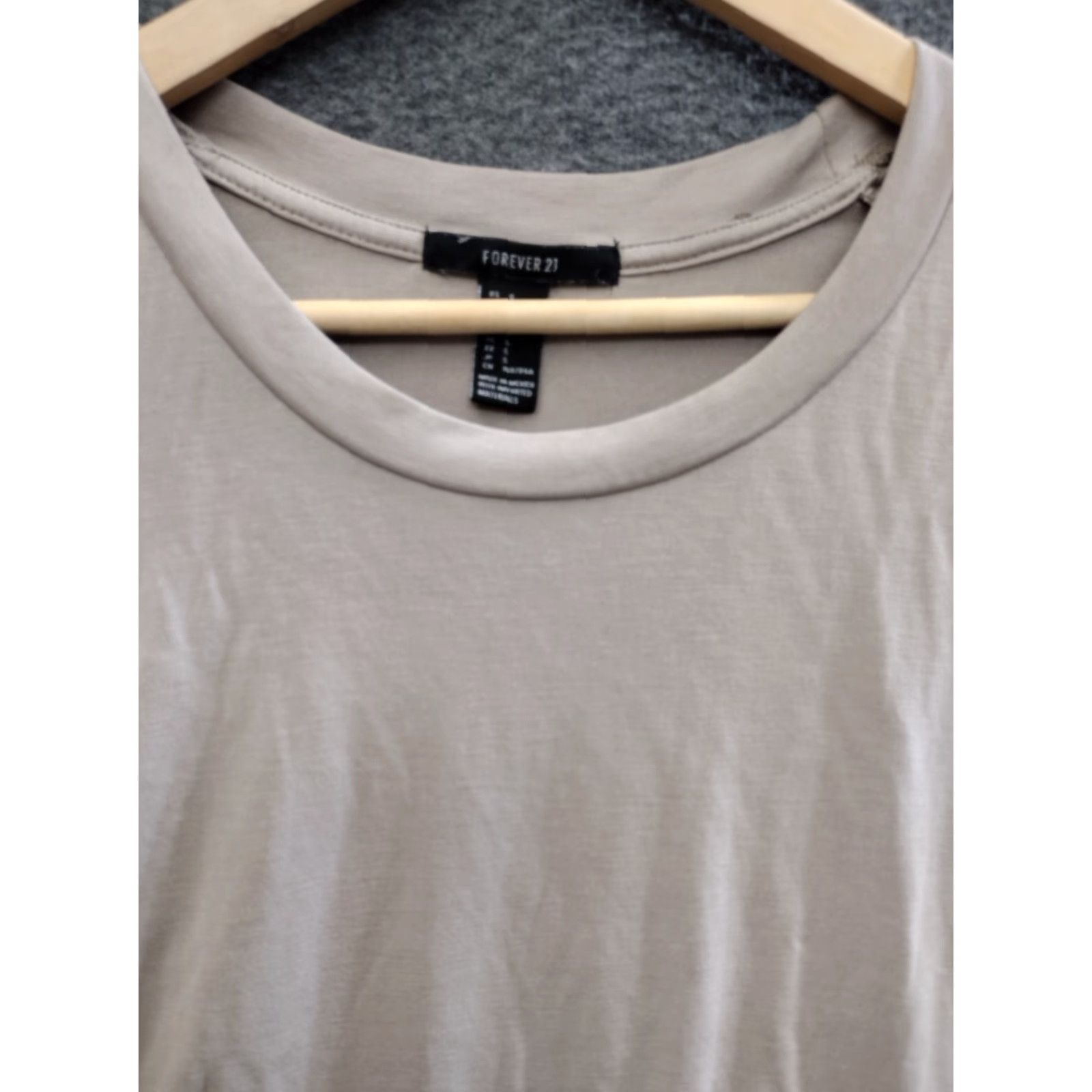 Forever 21 FOREVER 21 Tunic T-Shirt Short Sleeve Round Neck Tan Light Brown Solid Dolphin Hem Relaxed Fit Classic (S) Womens Size S / US 4 / IT 40 - 3 Thumbnail