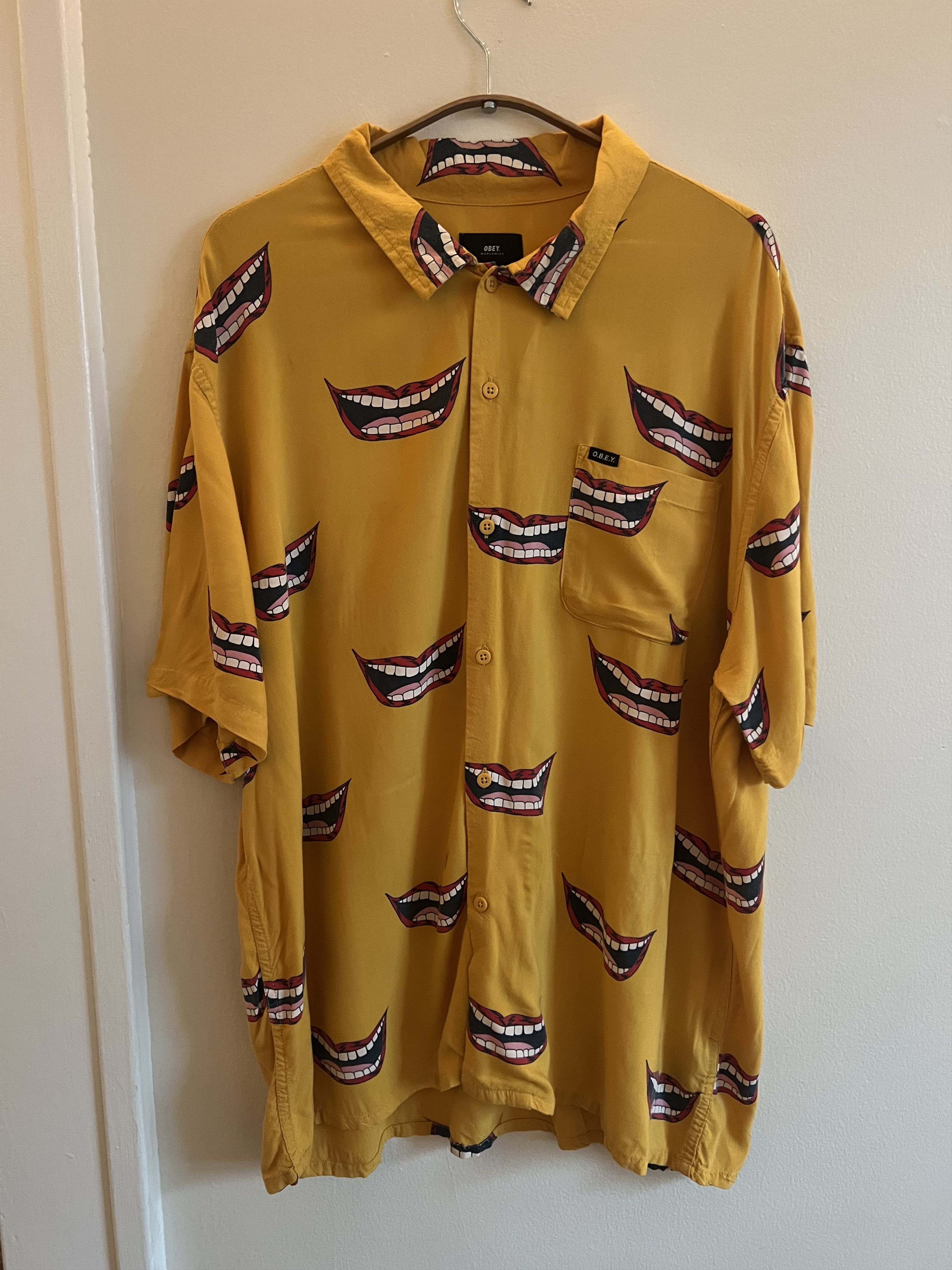 Obey Easy Lips Smile Shirt + Matching socks! Size US L / EU 52-54 / 3 - 2 Thumbnail
