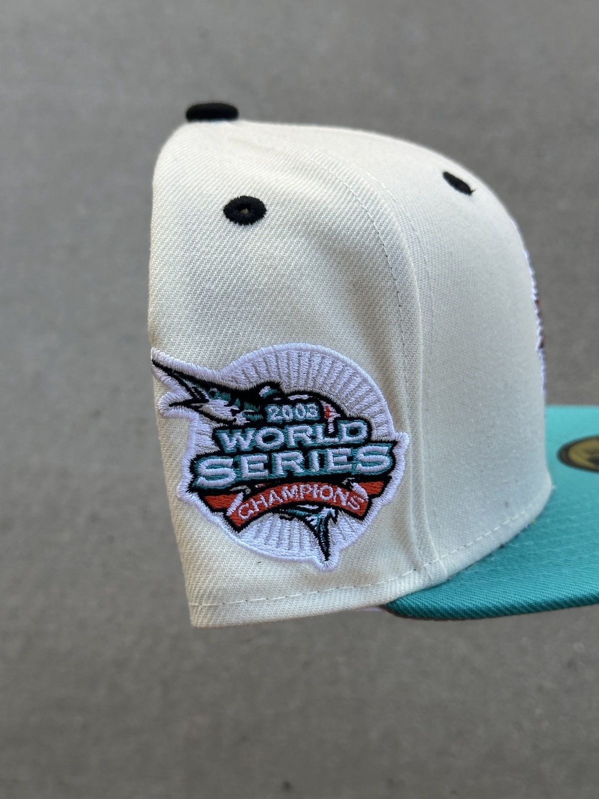 MLB × New Era Florida Marlins Two Tone Chrome White Dome Fitted Hat 7 1/4 Size ONE SIZE - 2 Thumbnail