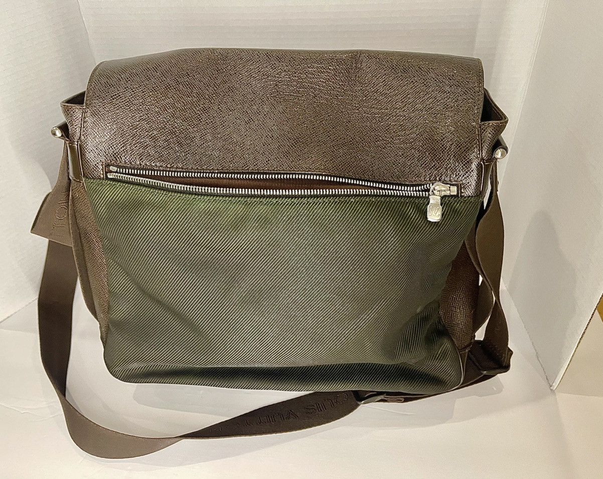 Louis Vuitton Louis Vuitton Brown Taiga Crossbody Bag Size ONE SIZE - 22 Thumbnail