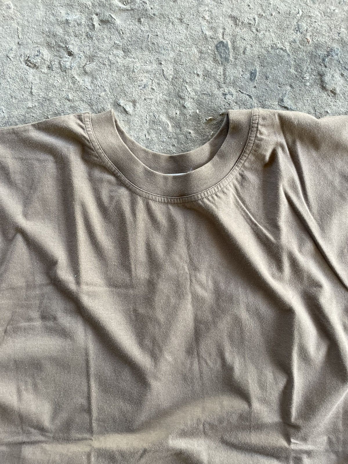Other VINTAGE T-SHIRT BROWN BLANK vintage fits Size US L / EU 52-54 / 3 - 5 Thumbnail