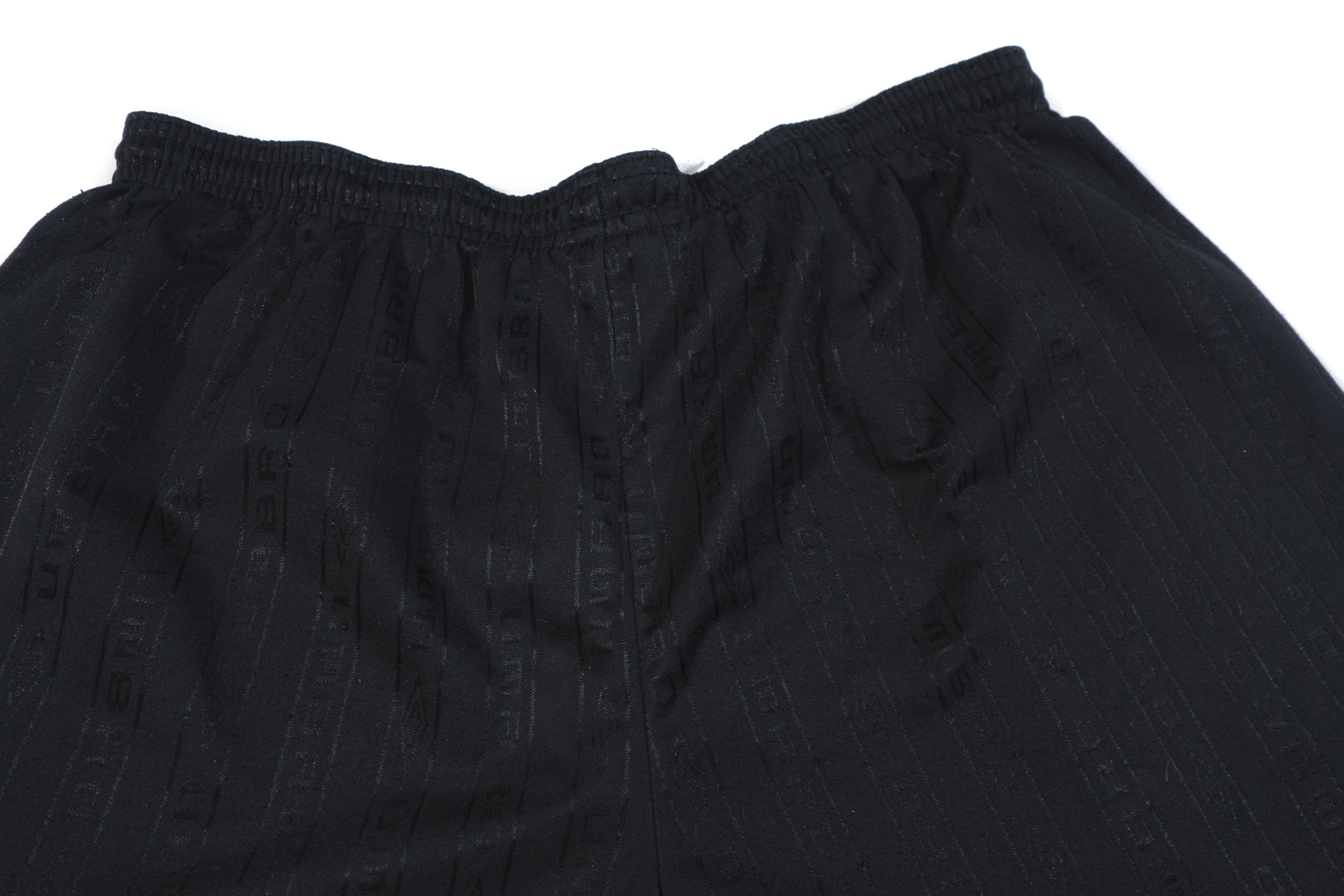 Umbro 00S Logo Monogram Football Sport Shorts Size US 34 / EU 50 - 4 Thumbnail