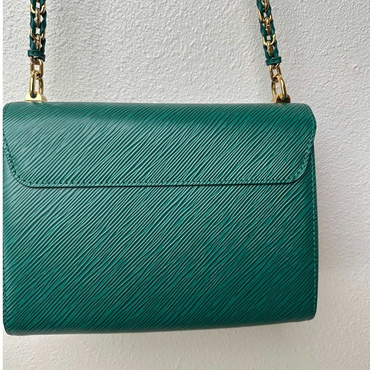 Louis Vuitton Louis Vuitton Twist MM Shoulder Bag – Emerald Epi Leather Size ONE SIZE - 10 Thumbnail