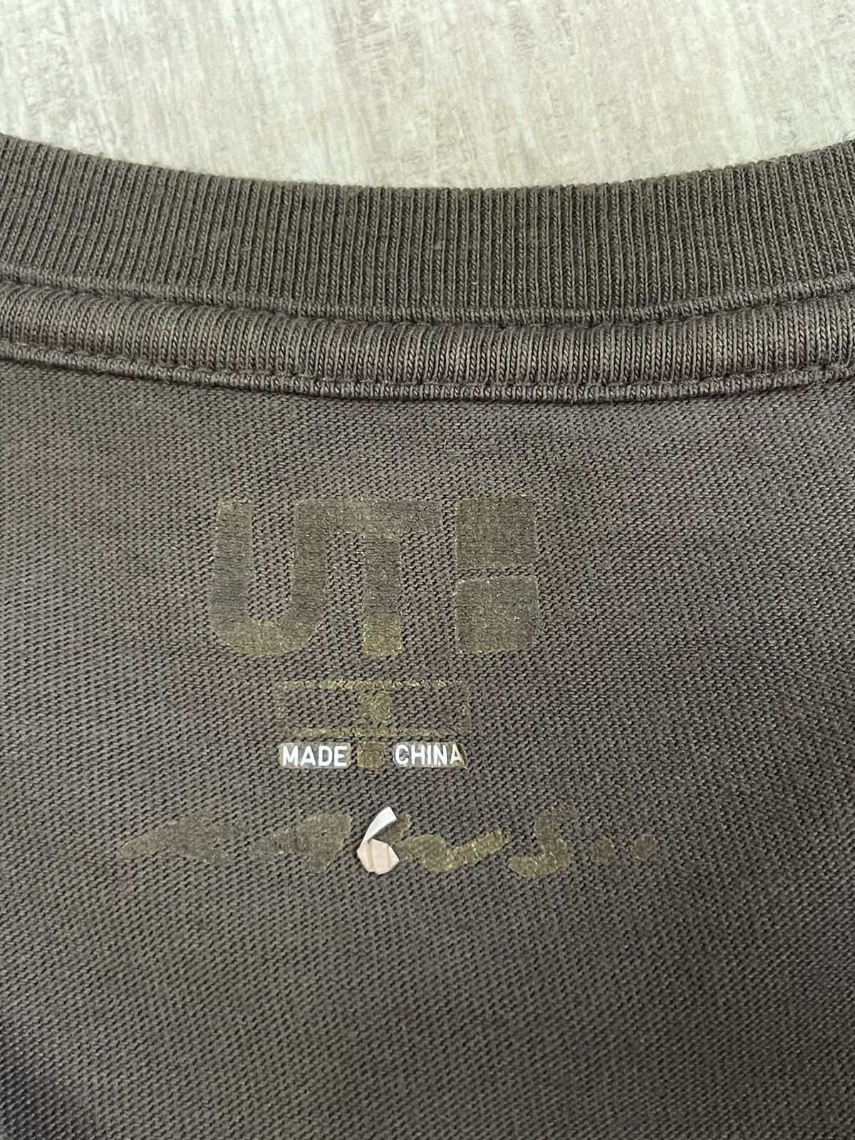 Kaws × Uniqlo Uniqlo x Kaws T-Shirt Brown Logo RARE Size US L / EU 52-54 / 3 - 8 Thumbnail
