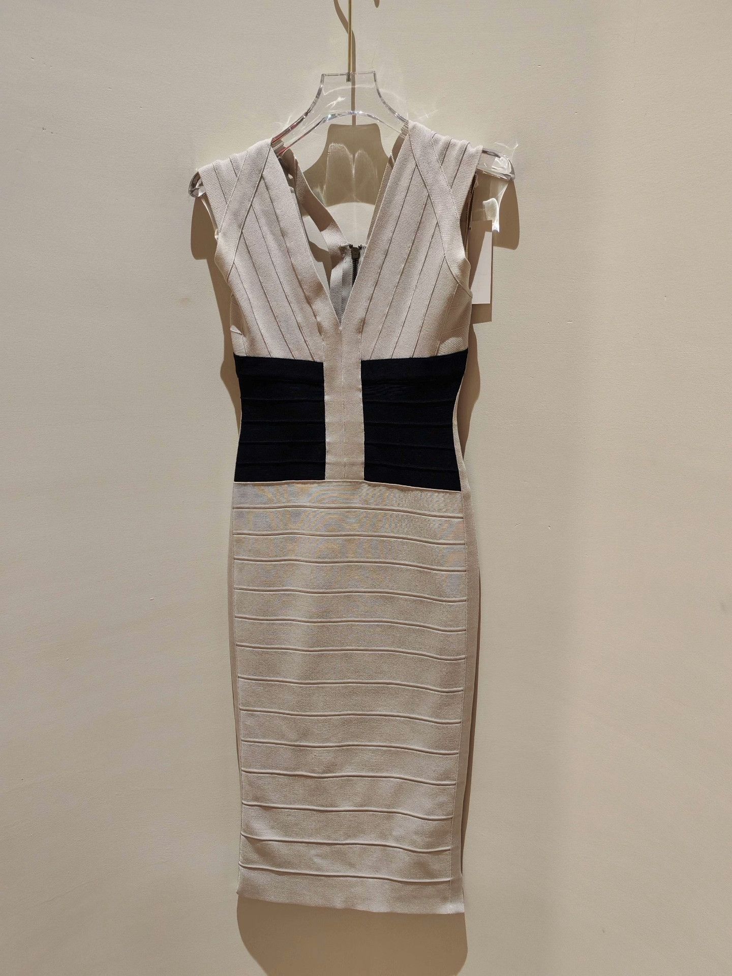 Herve Leger Herve Leger Knit Bandage Dress Size M / US 6-8 / IT 42-44 - 1 Thumbnail