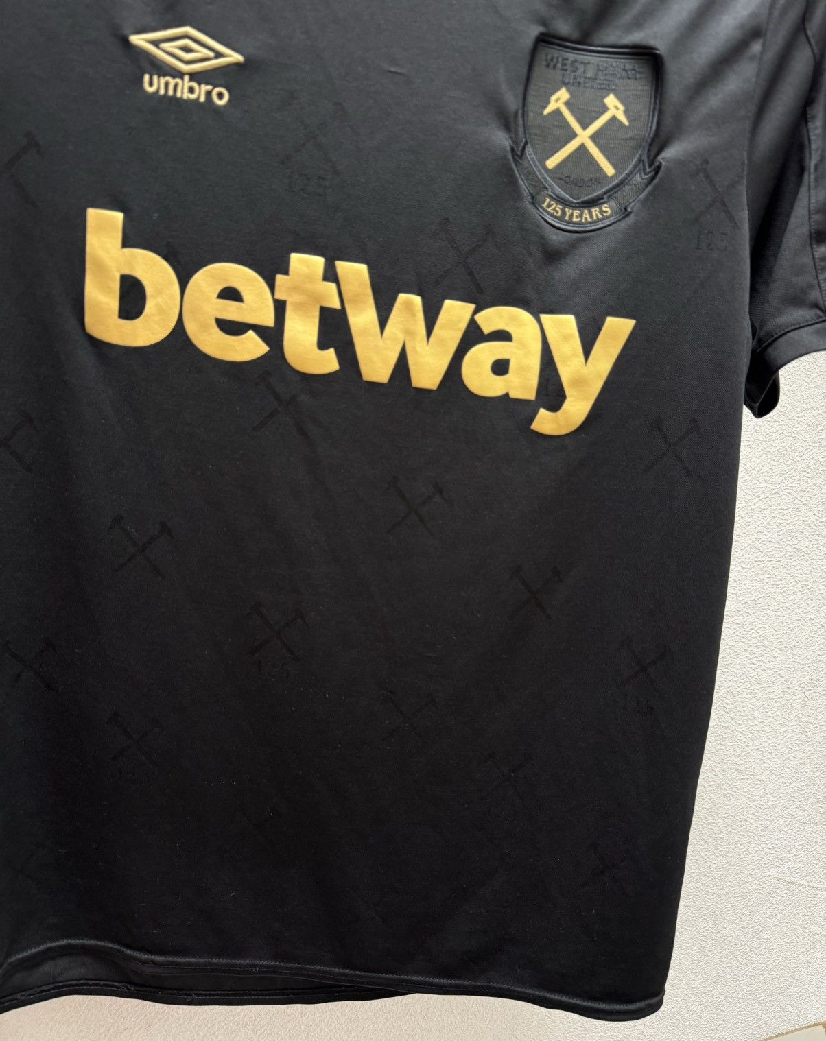 Umbro West Ham United umbro soccer jersey L monogram Size US L / EU 52-54 / 3 - 5 Thumbnail
