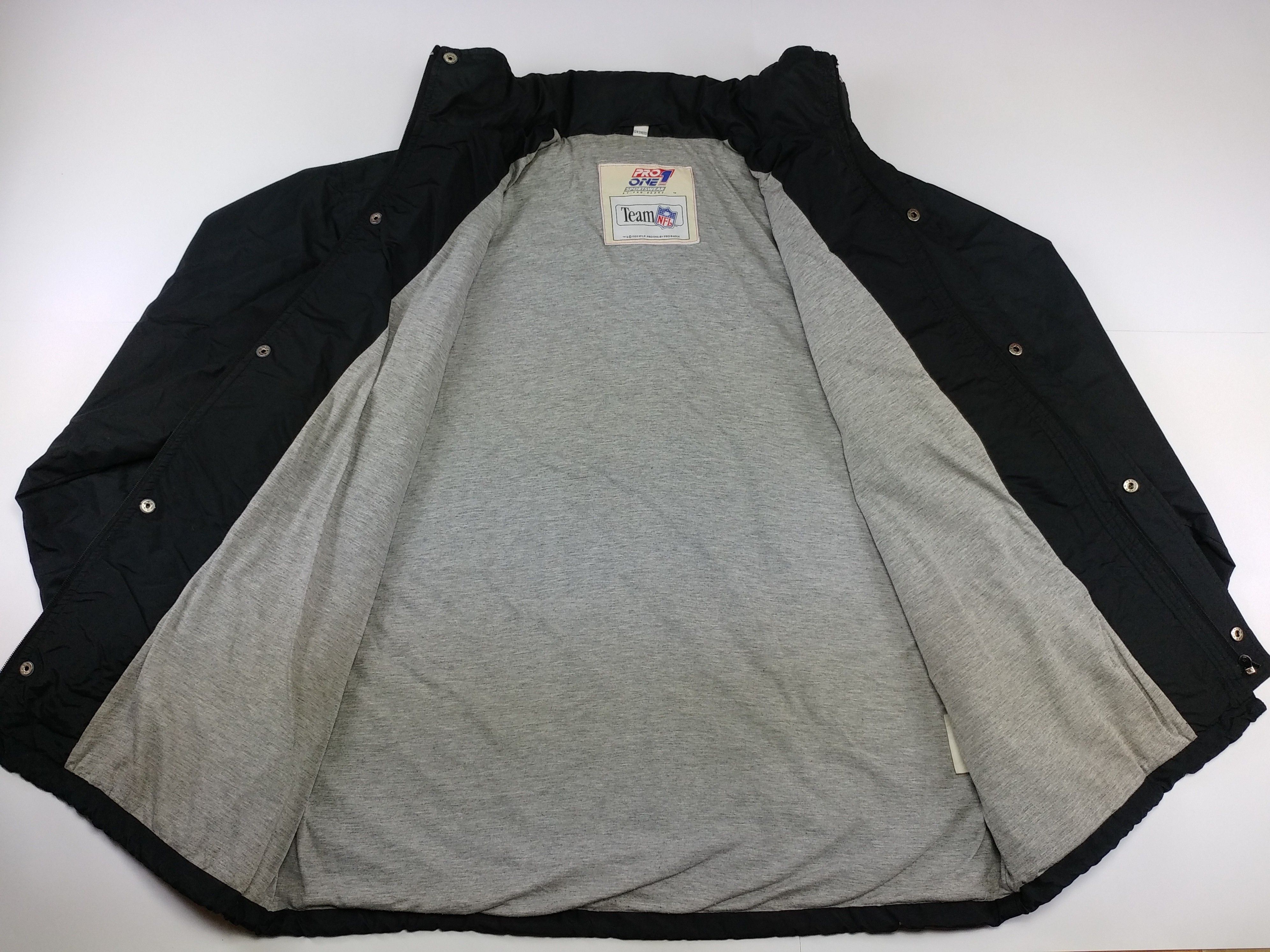 NFL Los Angeles Raiders jacket, 1994 Pro One, vintage Oakland XL Size US XL / EU 56 / 4 - 19 Thumbnail
