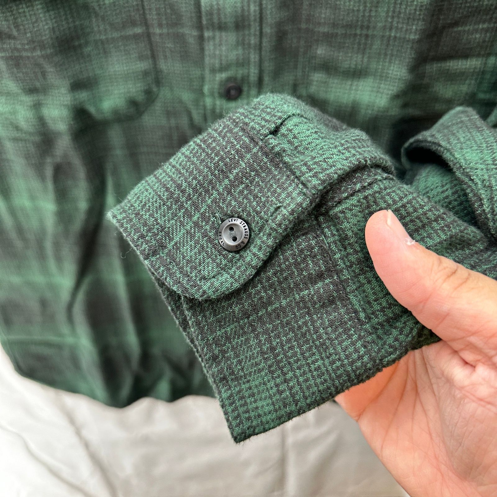 Levi's Levi's Mens Relax Fit Pine Green Plaid Shirt Size Medium Size US M / EU 48-50 / 2 - 4 Thumbnail