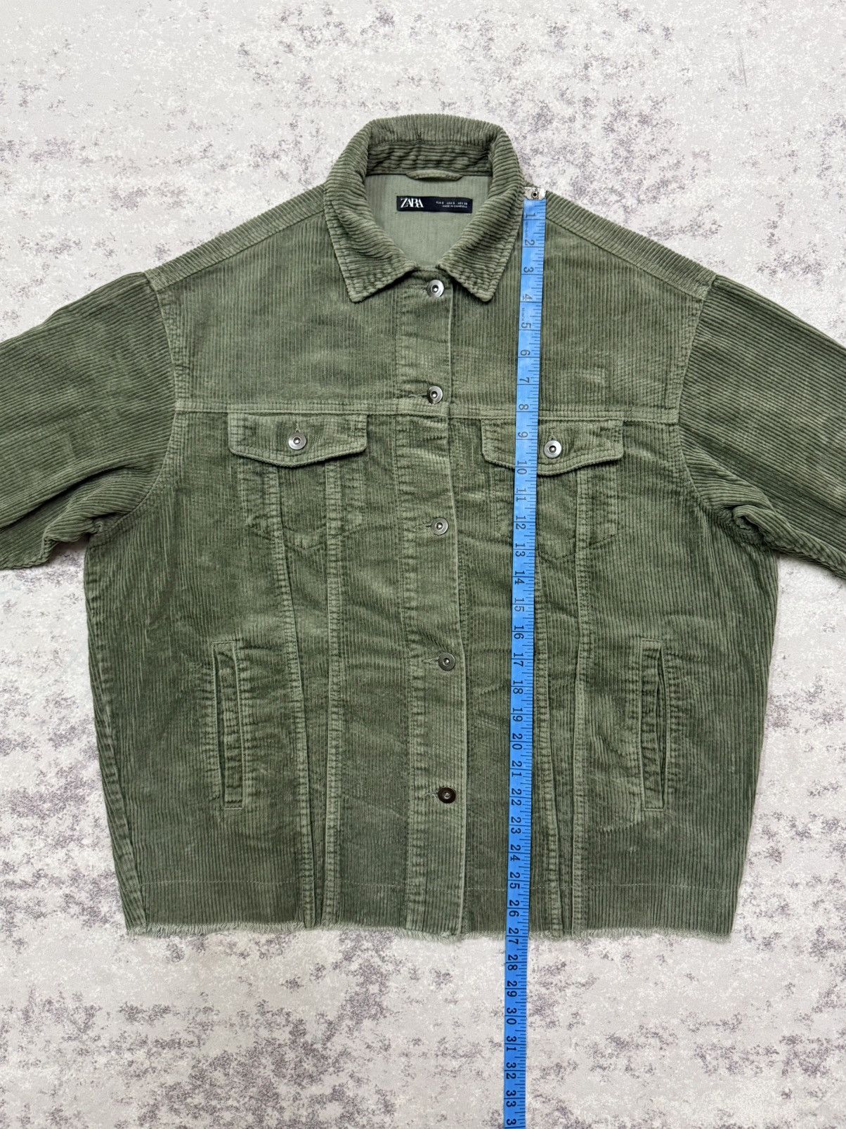 Zara Zara Oversized green corduroy button up shirt with a raw hem Size S / US 4 / IT 40 - 15 Thumbnail