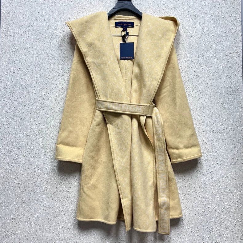 Louis Vuitton Louis Vuitton Goose yellow bathrobe with full print of old Size XS / US 0-2 / IT 36-38 - 1 Thumbnail