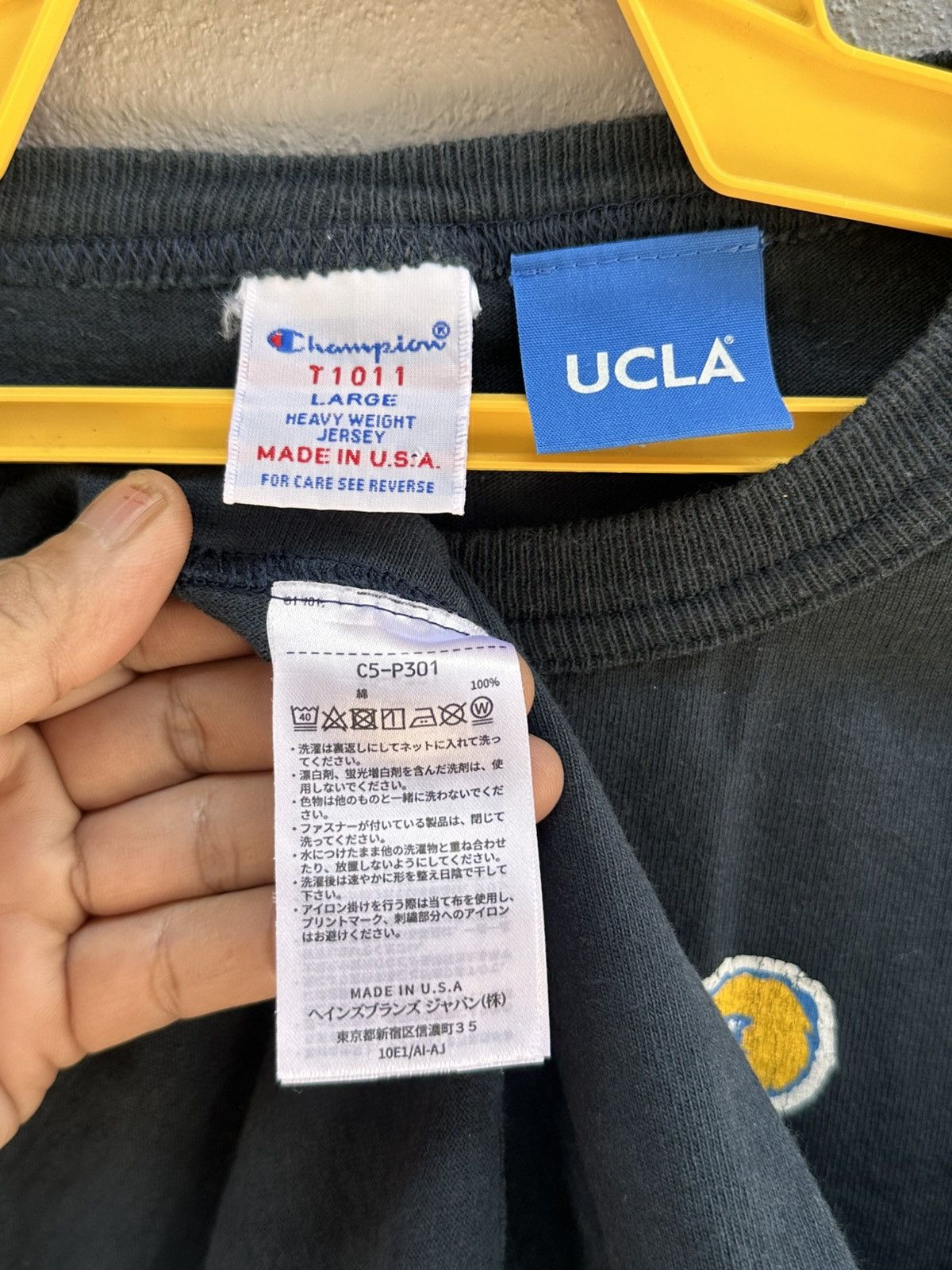 Champion Vintage Champion UCLA Bruins Bear Faded Usa Tee Size US L / EU 52-54 / 3 - 8 Thumbnail