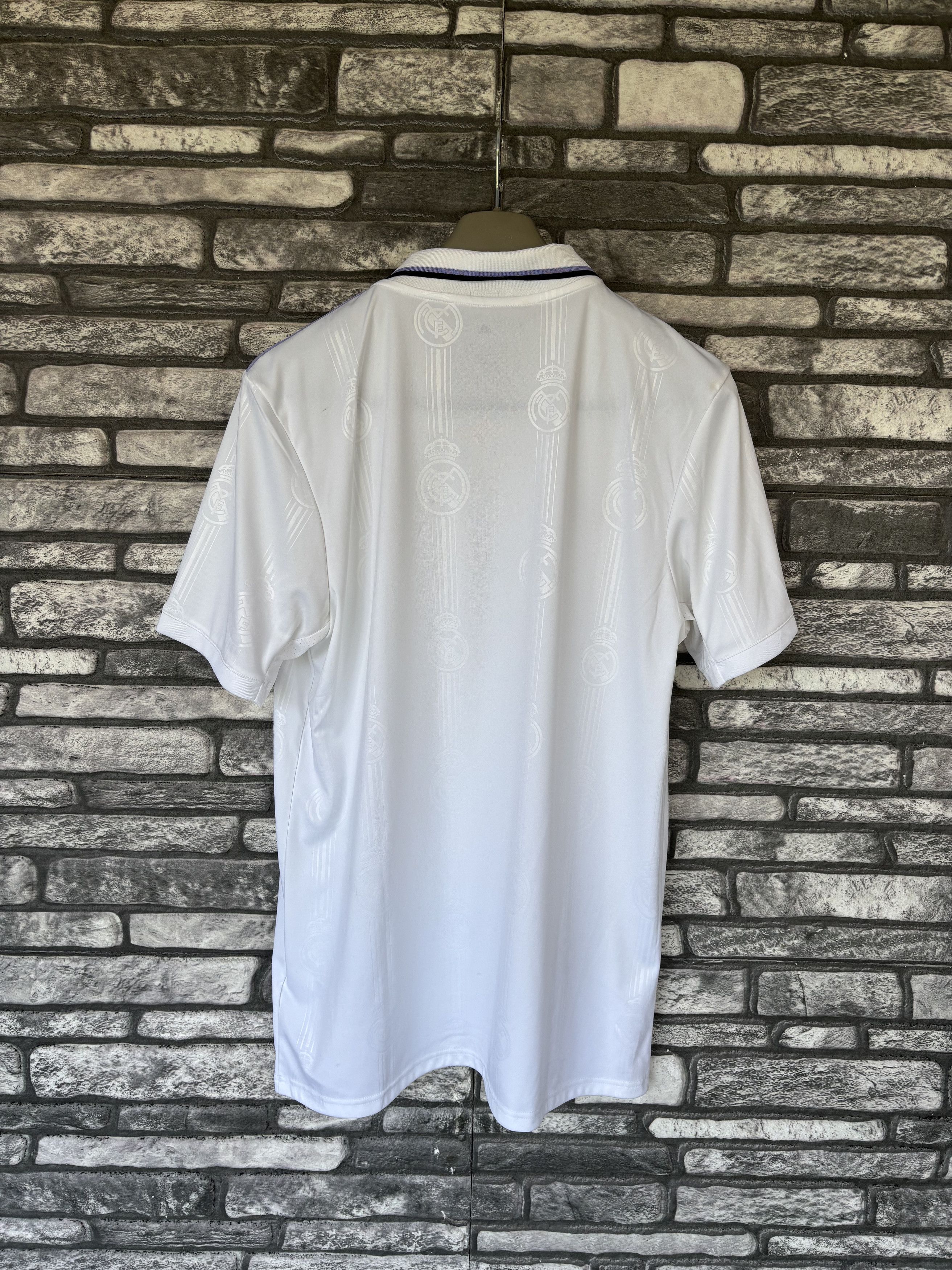 Adidas Real Madrid 2022/23 Home Kit - L Size US L / EU 52-54 / 3 - 4 Thumbnail
