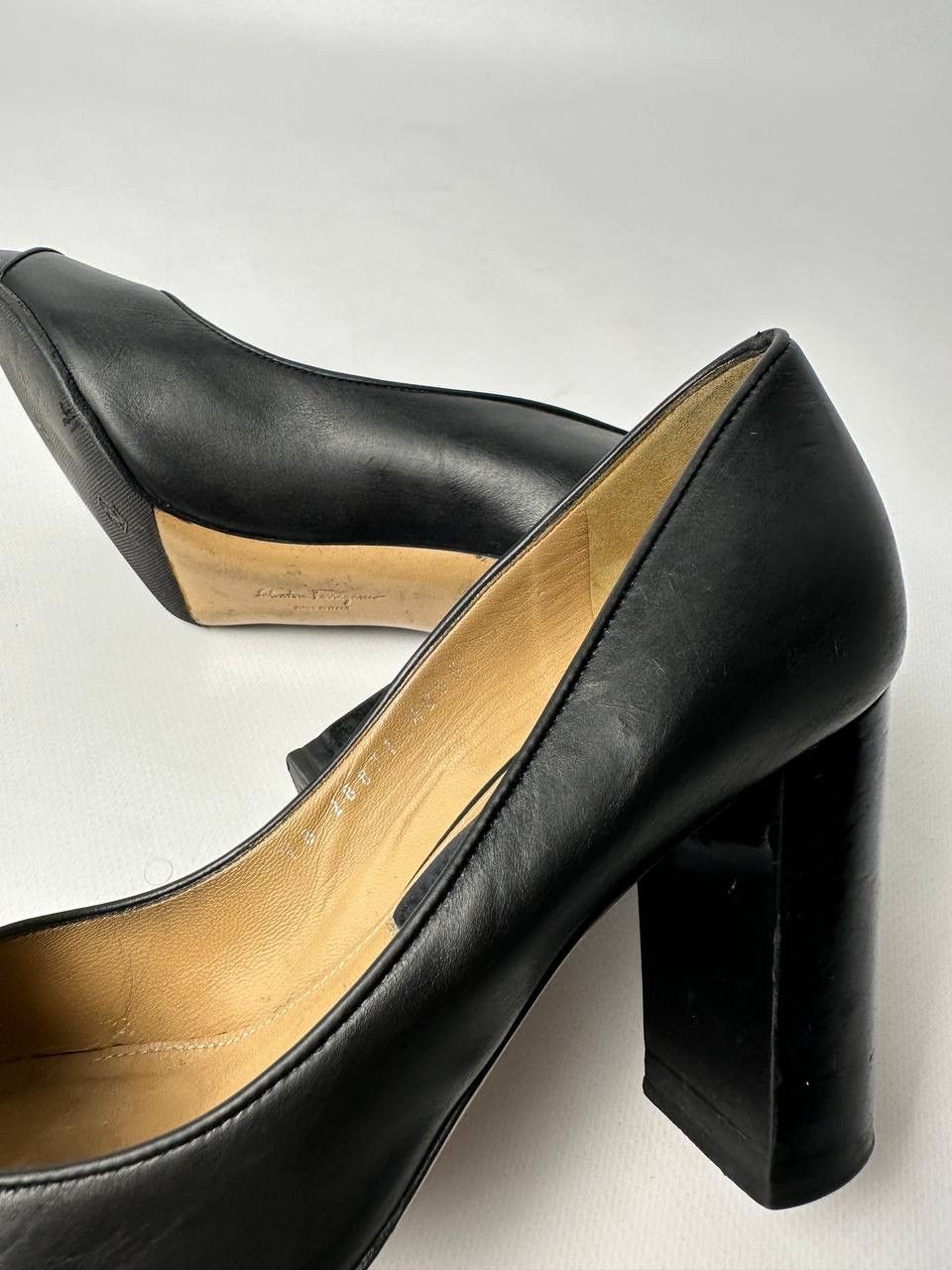 Salvatore Ferragamo Salvatore Ferragamo Black Leather Block Heel Pumps Size US 7 / IT 37 - 10 Thumbnail