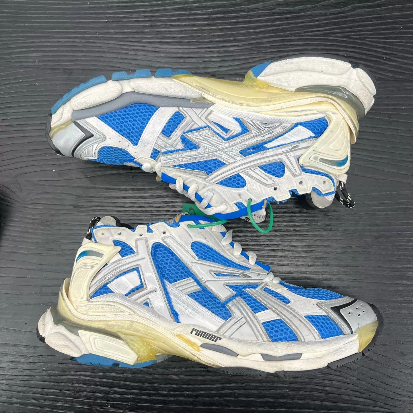 Balenciaga Balenciaga Runner Distressed White Blue 44 Size US 11 / EU 44 - 2 Thumbnail