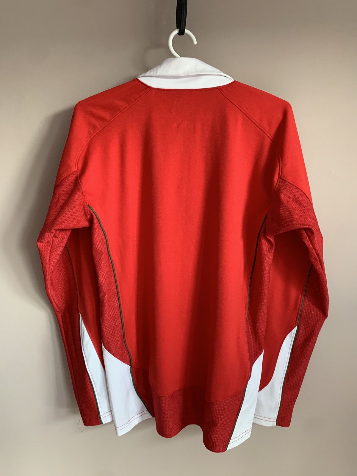 Under Armour Wales Home Rugby Union Long Sleeve Shirt Under Armour Sz S Size US S / EU 44-46 / 1 - 2 Thumbnail