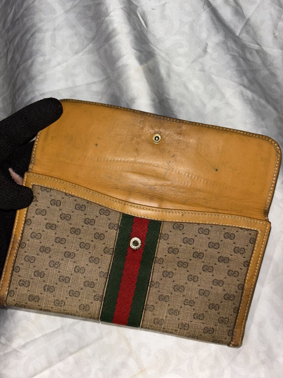 Gucci (very worn) Gucci Long Wallet Vintage Size ONE SIZE - 8 Thumbnail