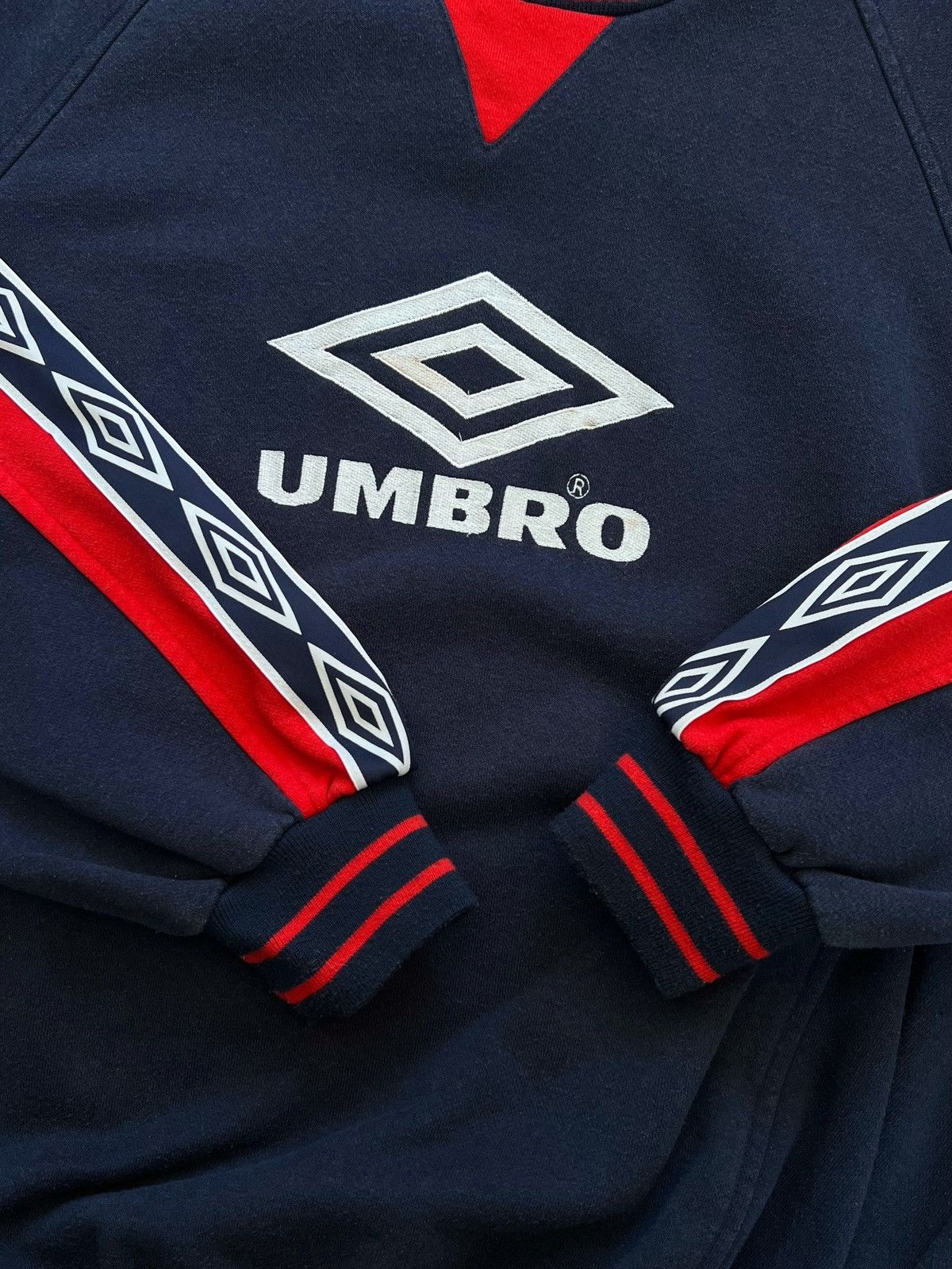 Umbro Umbro Vintage Sweatshirt Crewneck Center Logo 90's Size US L / EU 52-54 / 3 - 3 Thumbnail