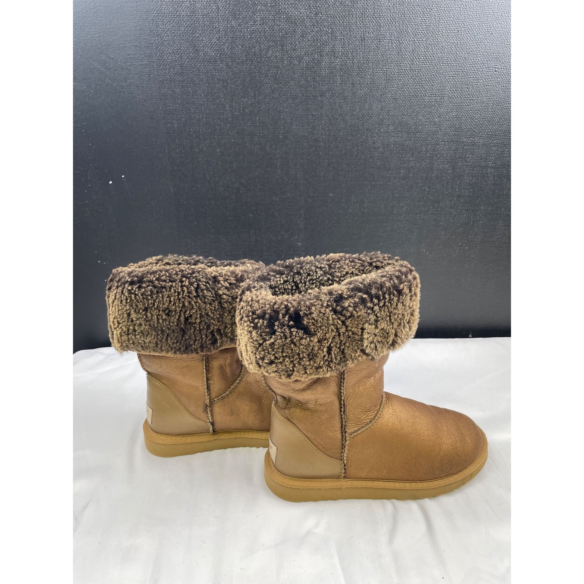 Ugg UGG Classic Women's Tall Metallic Sheepskin Boots/Shoes SIze Size US 5 / IT 35 - 2 Thumbnail