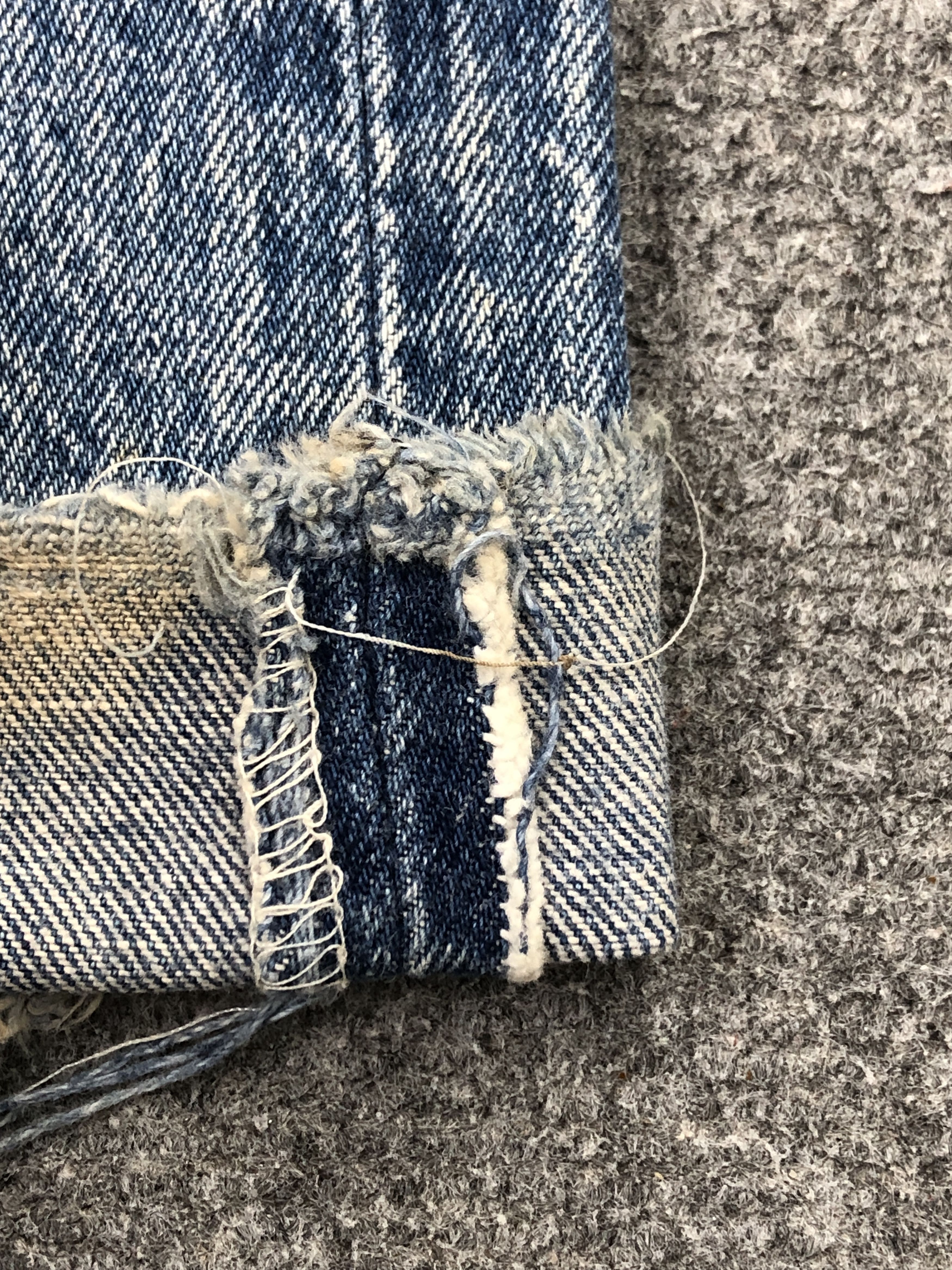Levi's × Vintage Vintage 90s Levis 501 Distressed Faded Blue Jeans Size US 33 - 9 Thumbnail