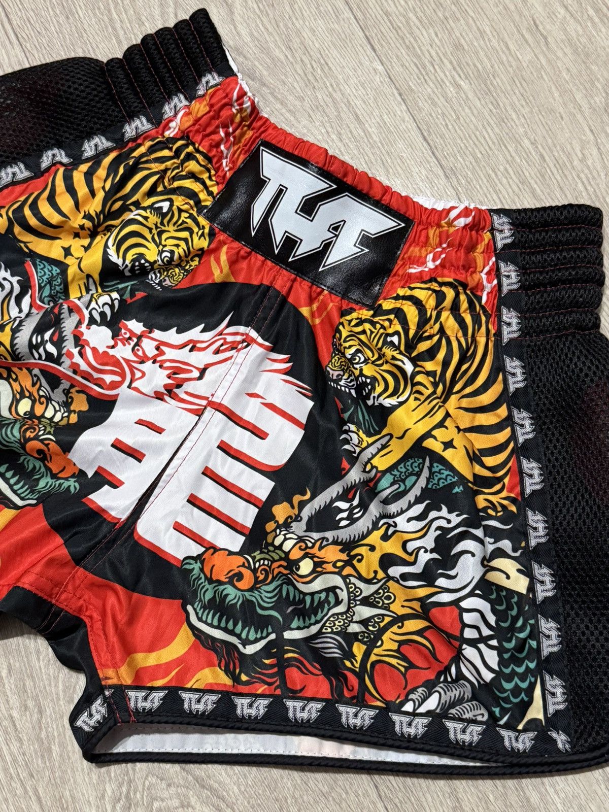 Japanese Brand 🔷TUFF Chinese Dragon/Tiger Muay Thai Shorts🔷 Size US 34 / EU 50 - 2 Thumbnail