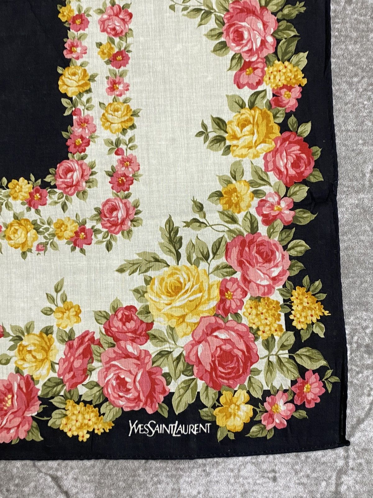 Yves Saint Laurent Yves Saint Laurent Handkerchief / Bandana / Neckerchief Size ONE SIZE - 7 Thumbnail