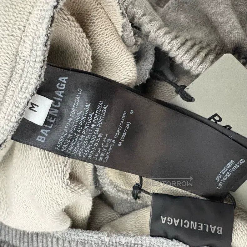 Balenciaga Balenciaga size M Grey Manchester Logo Graffiti Baggy Swea Size US 27 - 4 Thumbnail