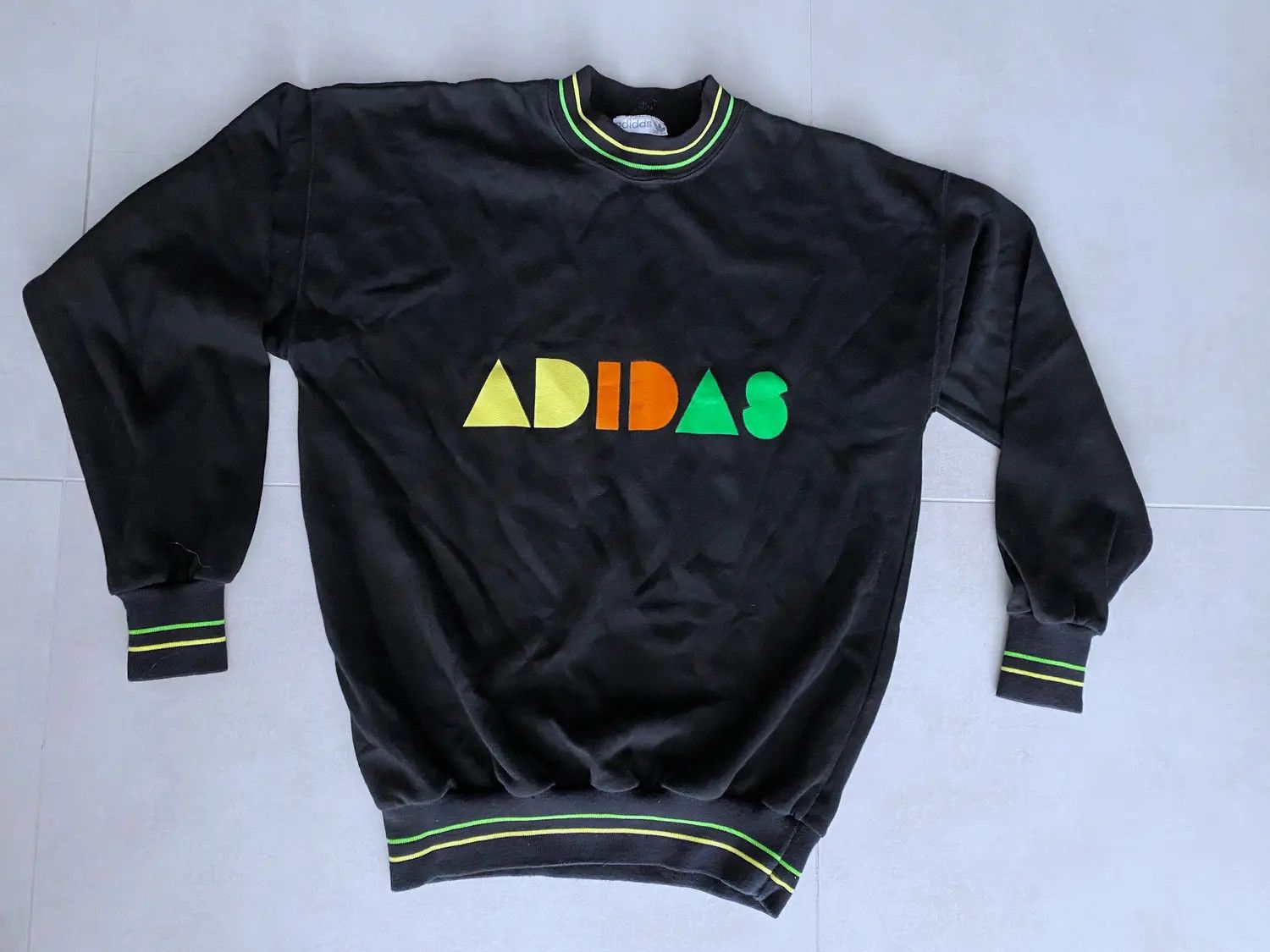 Vintage adidas sweatshirt uk cheap