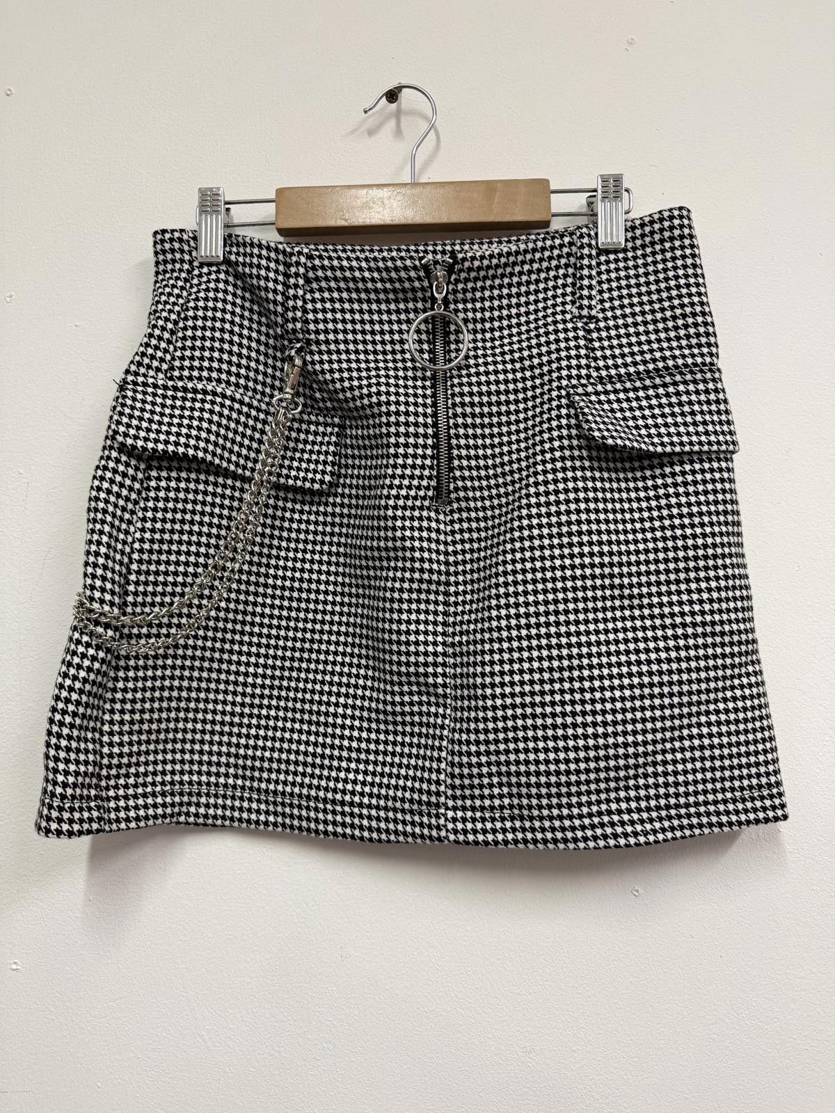 Bershka Bershka Houndstooth Mini Skirt with Chain Detail Size 28" / US 6 / IT 42 - 1 Thumbnail