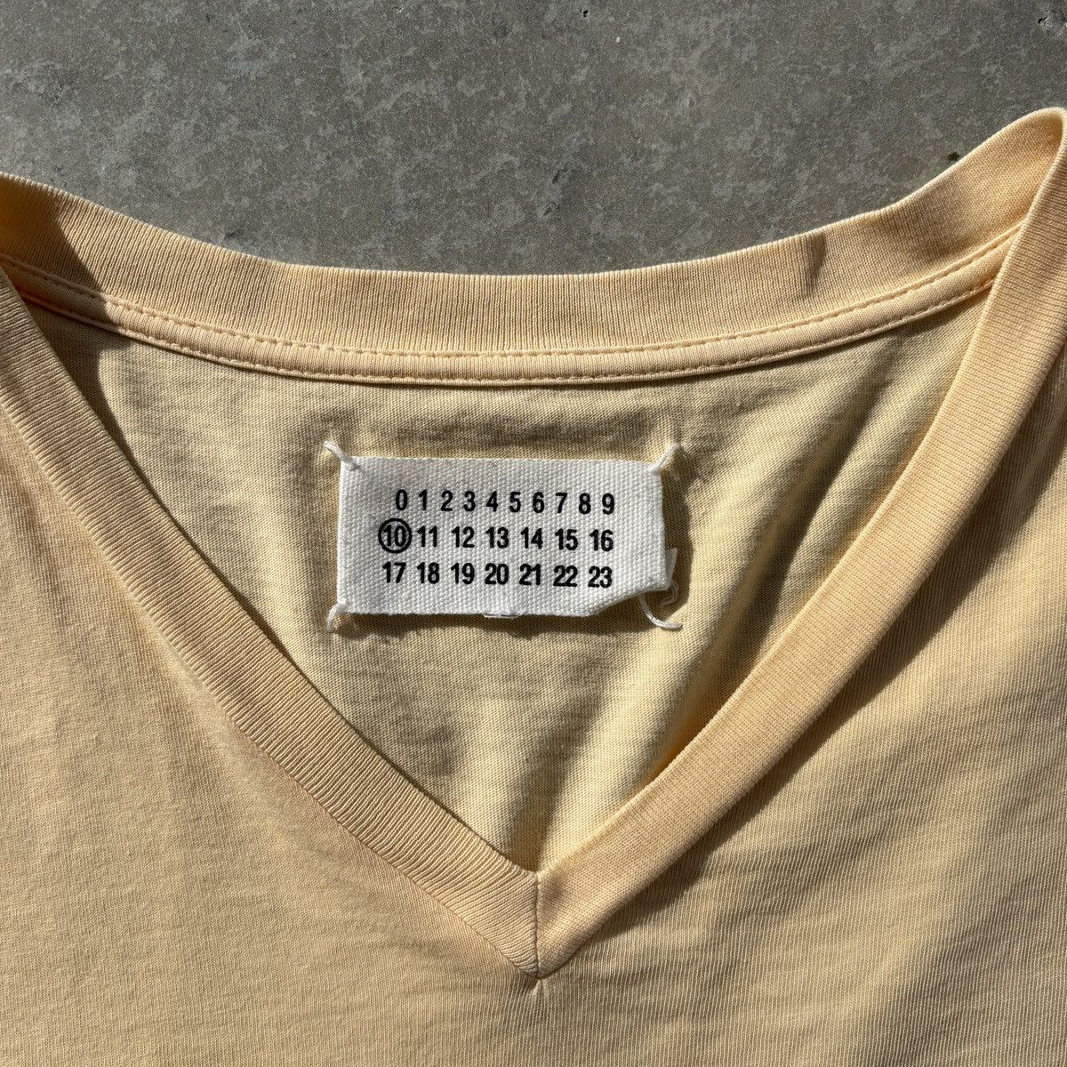 Maison Margiela Maison Margiela V-Neck Tee Size US S / EU 44-46 / 1 - 2 Thumbnail
