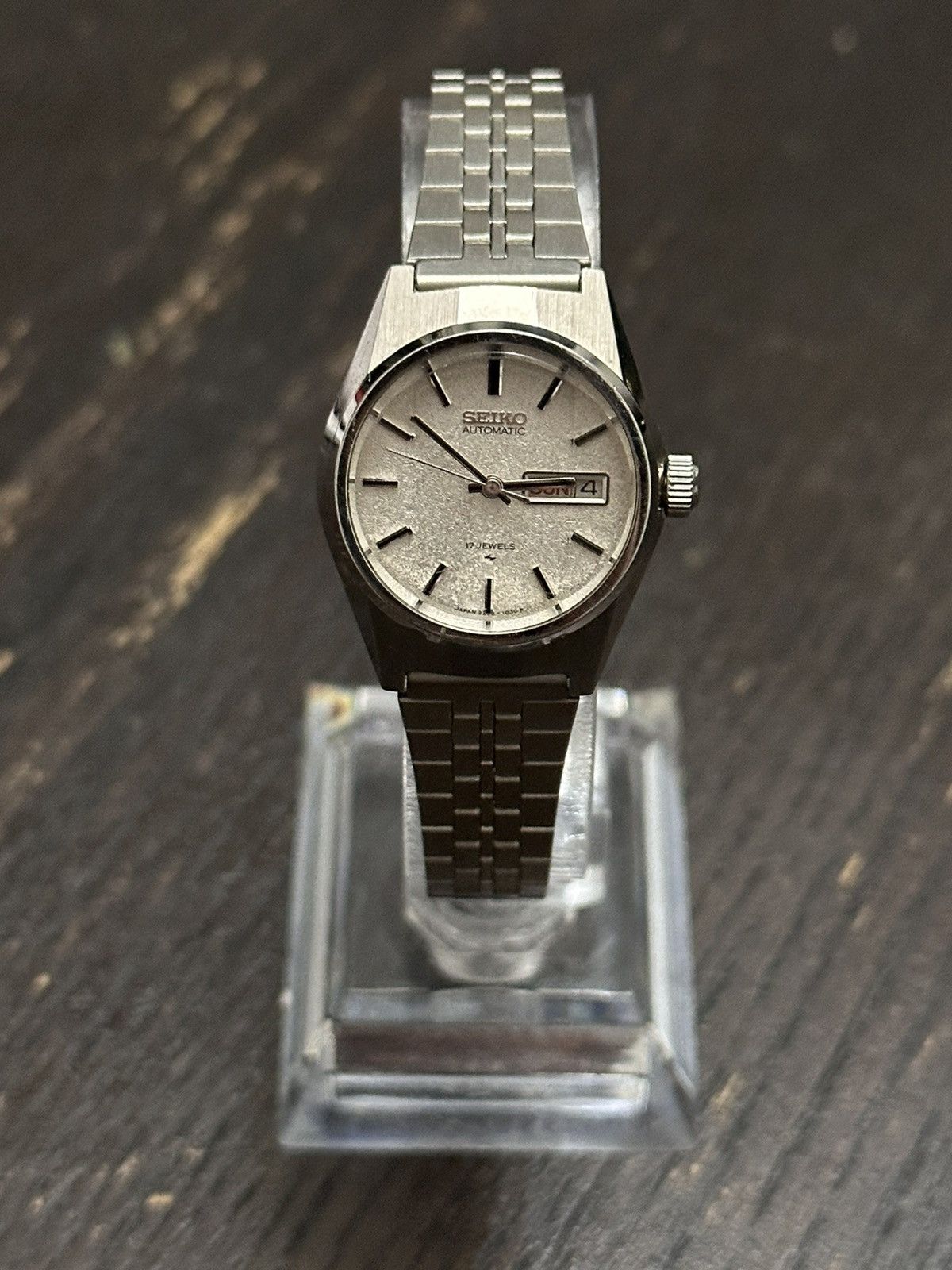 Seiko 1976 Seiko Mineral Crystal Rarest White Dial Watch Size ONE SIZE - 3 Thumbnail