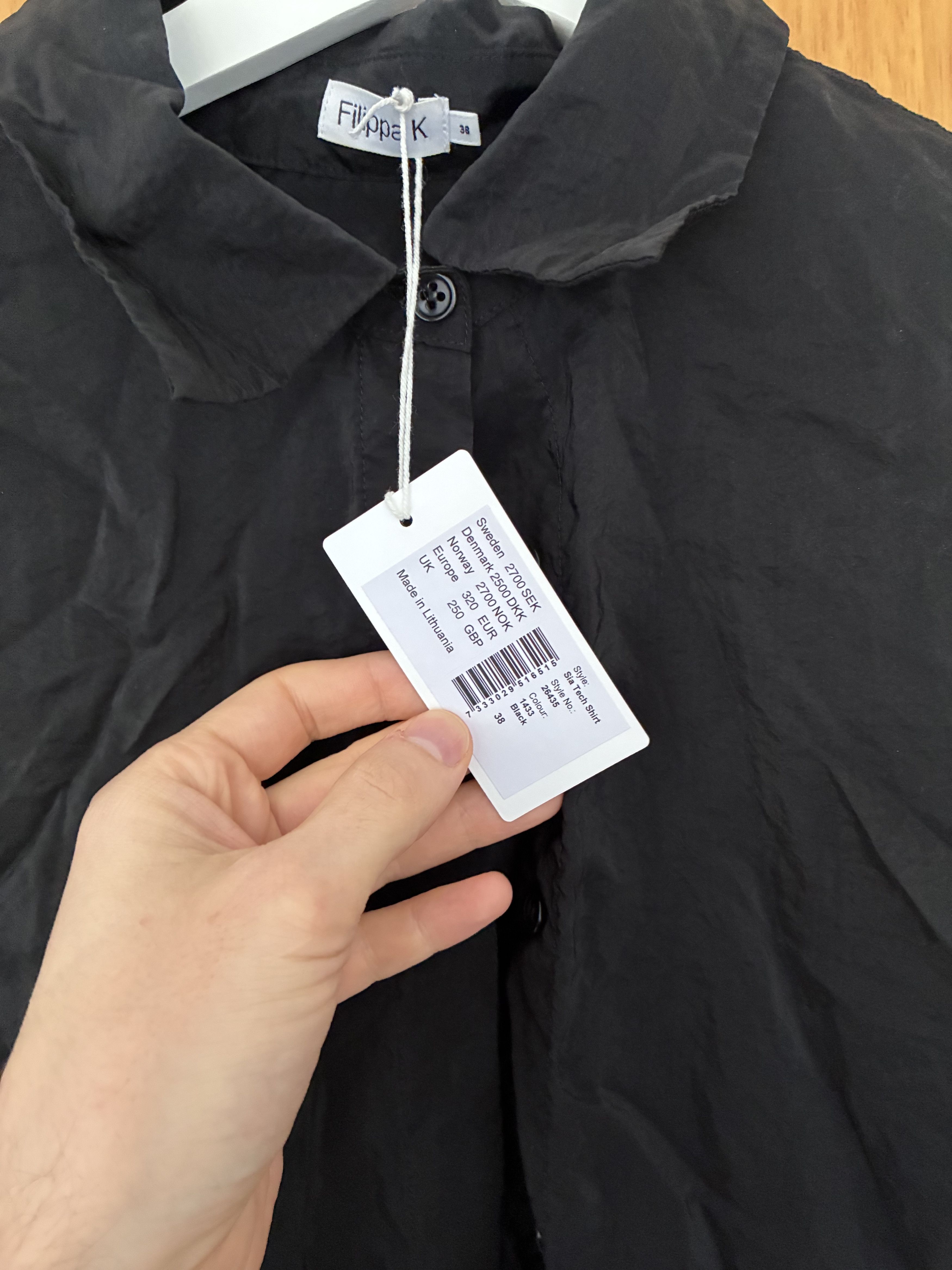 Filippa K Filippa K Sia Tech Shirt Cupro black, Size 38 Size M / US 6-8 / IT 42-44 - 3 Thumbnail