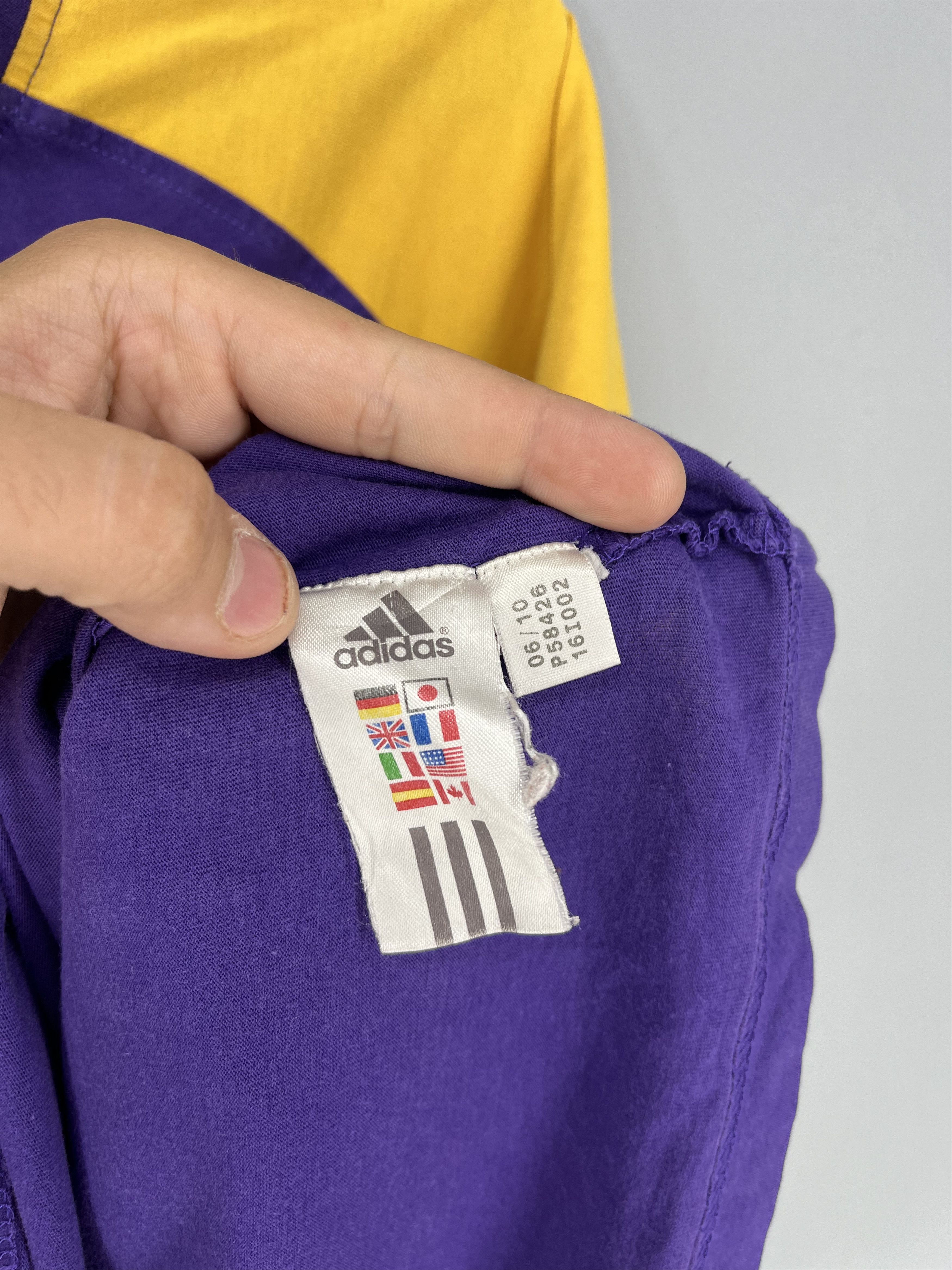 Adidas 🔷Vintage Adidas L.A. Lakers Kobe Bryant #24 T-shirt🔷 Size US M / EU 48-50 / 2 - 9 Thumbnail