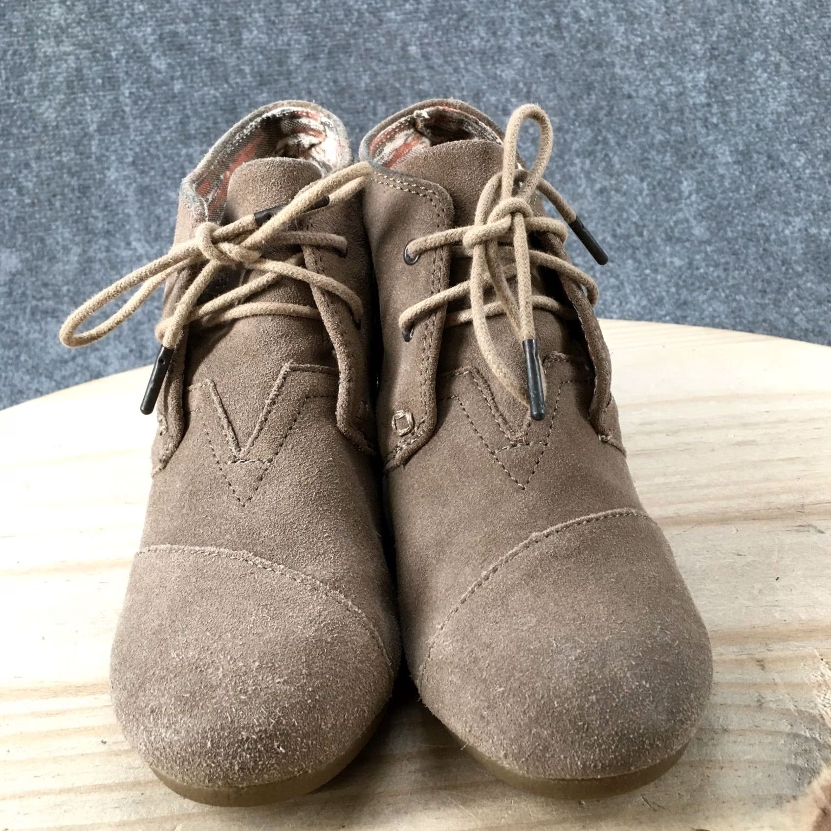 Toms TOMS Boots Womens 7 Casual Ankle Booties Wedge Heels Beige Suede Lace Up Bootie VINTAGE? No Size US 7 / IT 37 - 7 Thumbnail