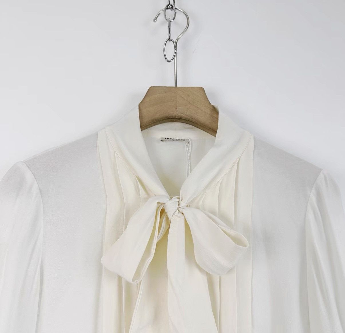 Miu Miu Miu Miu ivory silk palace-style bow tie shirt K12 Size XS / US 0-2 / IT 36-38 - 3 Thumbnail