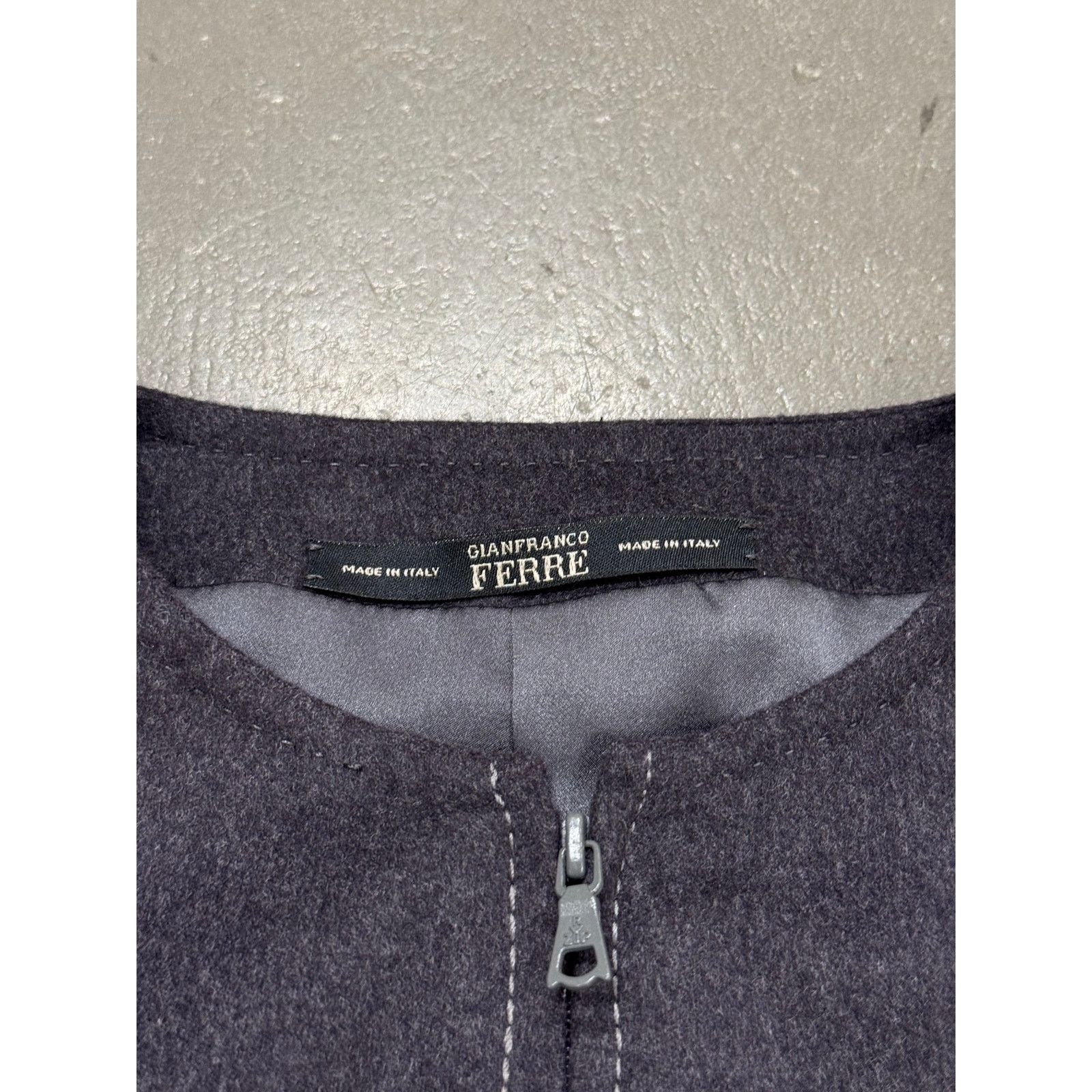 Gianfranco Ferre 2000s Gianfranco Ferre fitted jacket with elongated sleeves Size US M / EU 48-50 / 2 - 7 Thumbnail