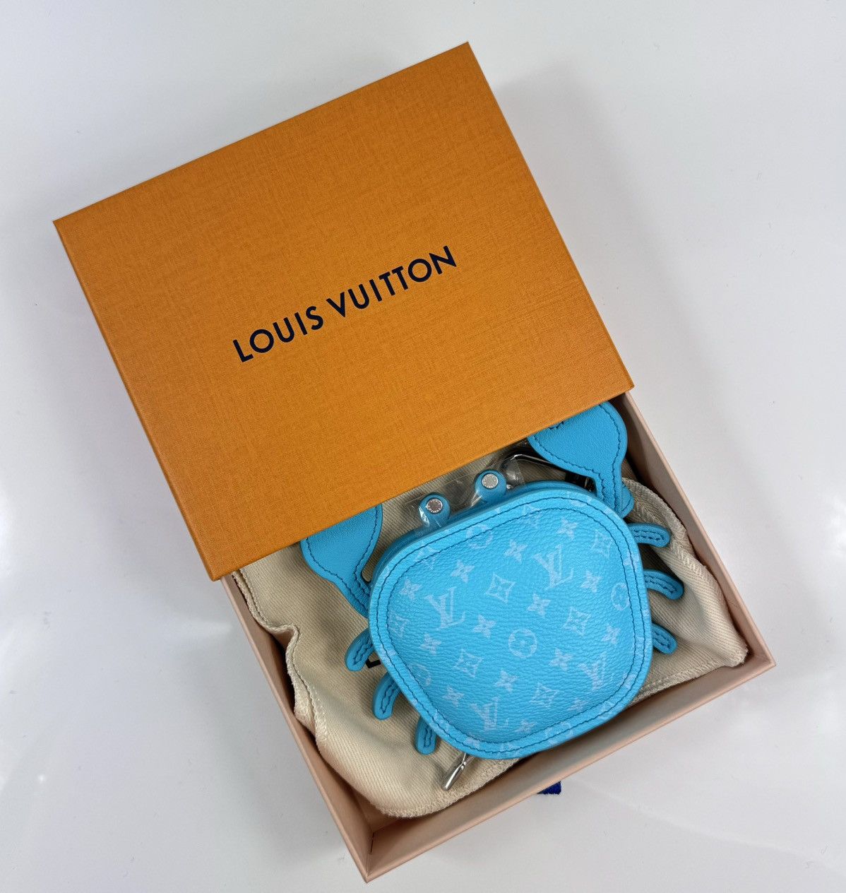 Louis Vuitton LV CRAB BAG CHARM M01930 Size ONE SIZE - 4 Thumbnail