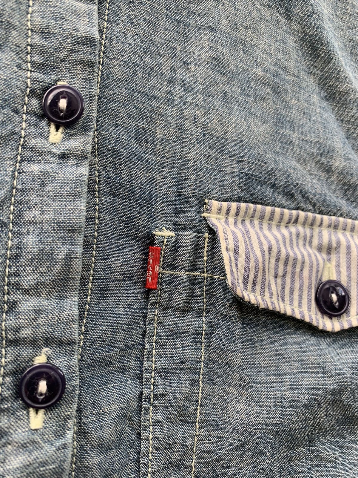 Levi's Levi’s Blue Denim Buckle Back Shirts Size M / US 6-8 / IT 42-44 - 4 Thumbnail