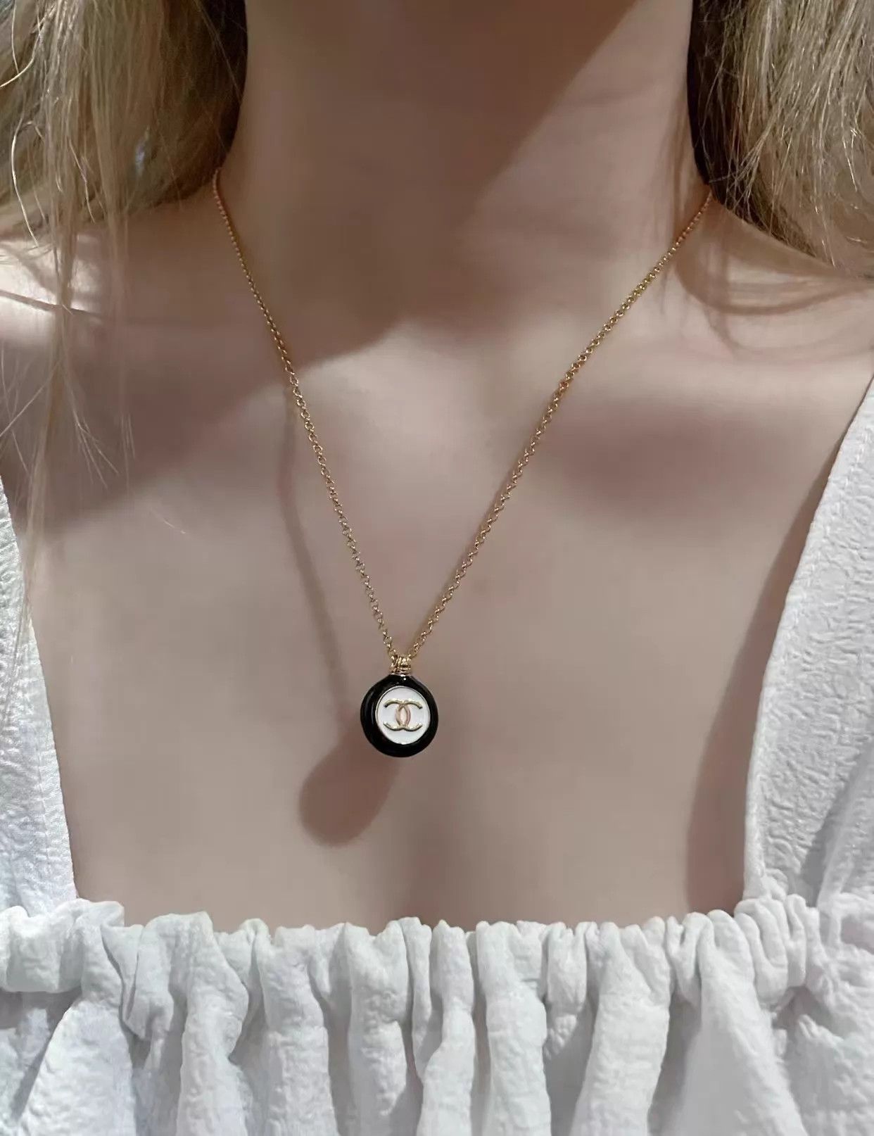 Chanel Chanel 24P Black & White CC Disk Necklace AH203 Size ONE SIZE - 5 Thumbnail
