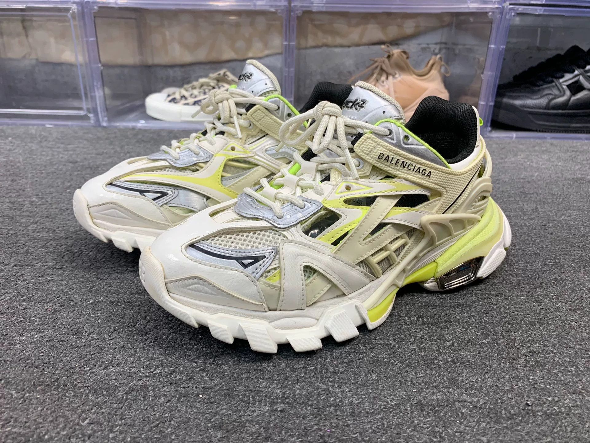 Balenciaga Balenciaga Green Lowtop Sneakers us_7 Women Size US 7 / IT 37 - 1 Thumbnail